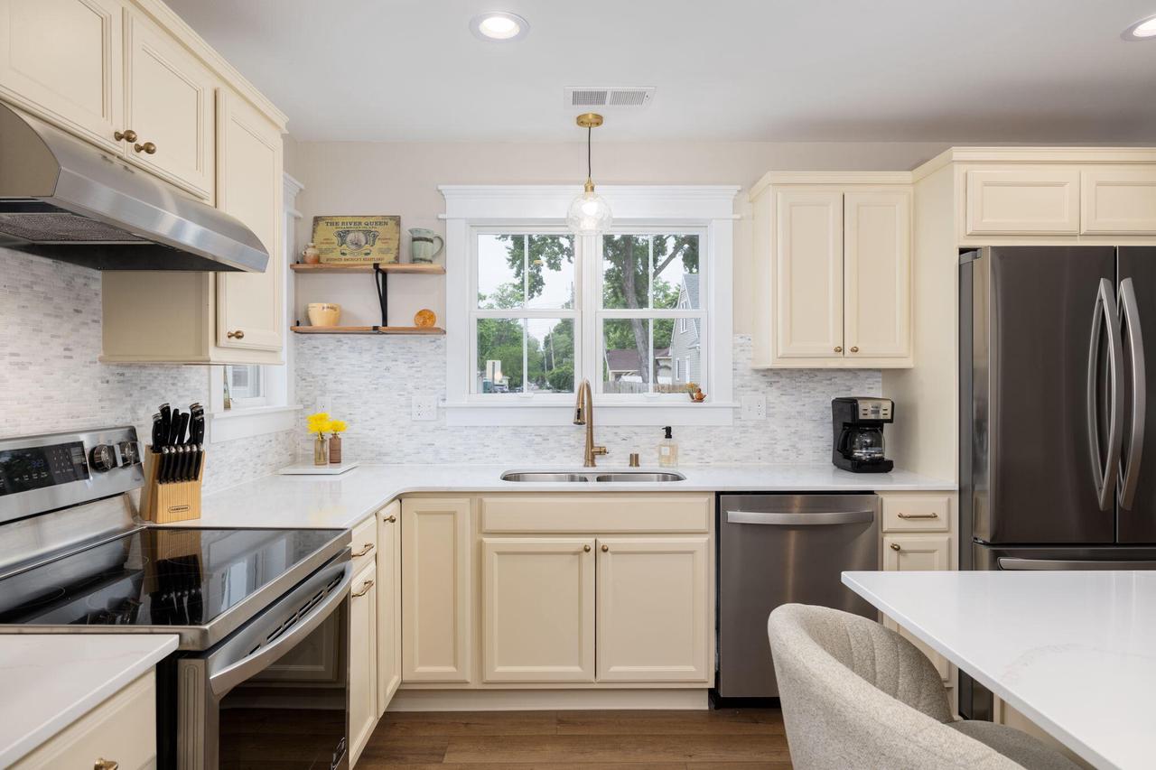 917 East Ave S AVENUE