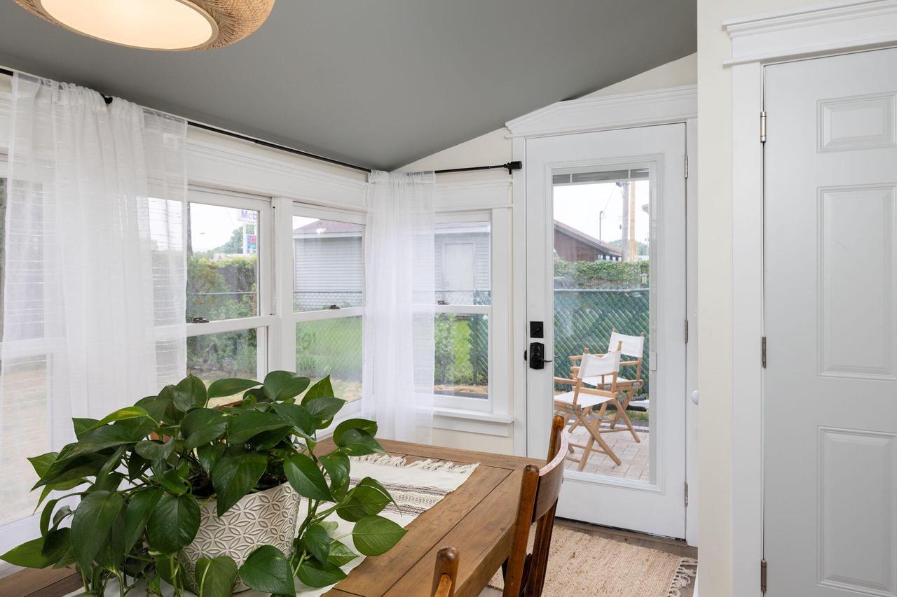 917 East Ave S AVENUE