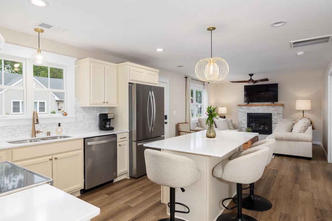 917 East Ave S AVENUE