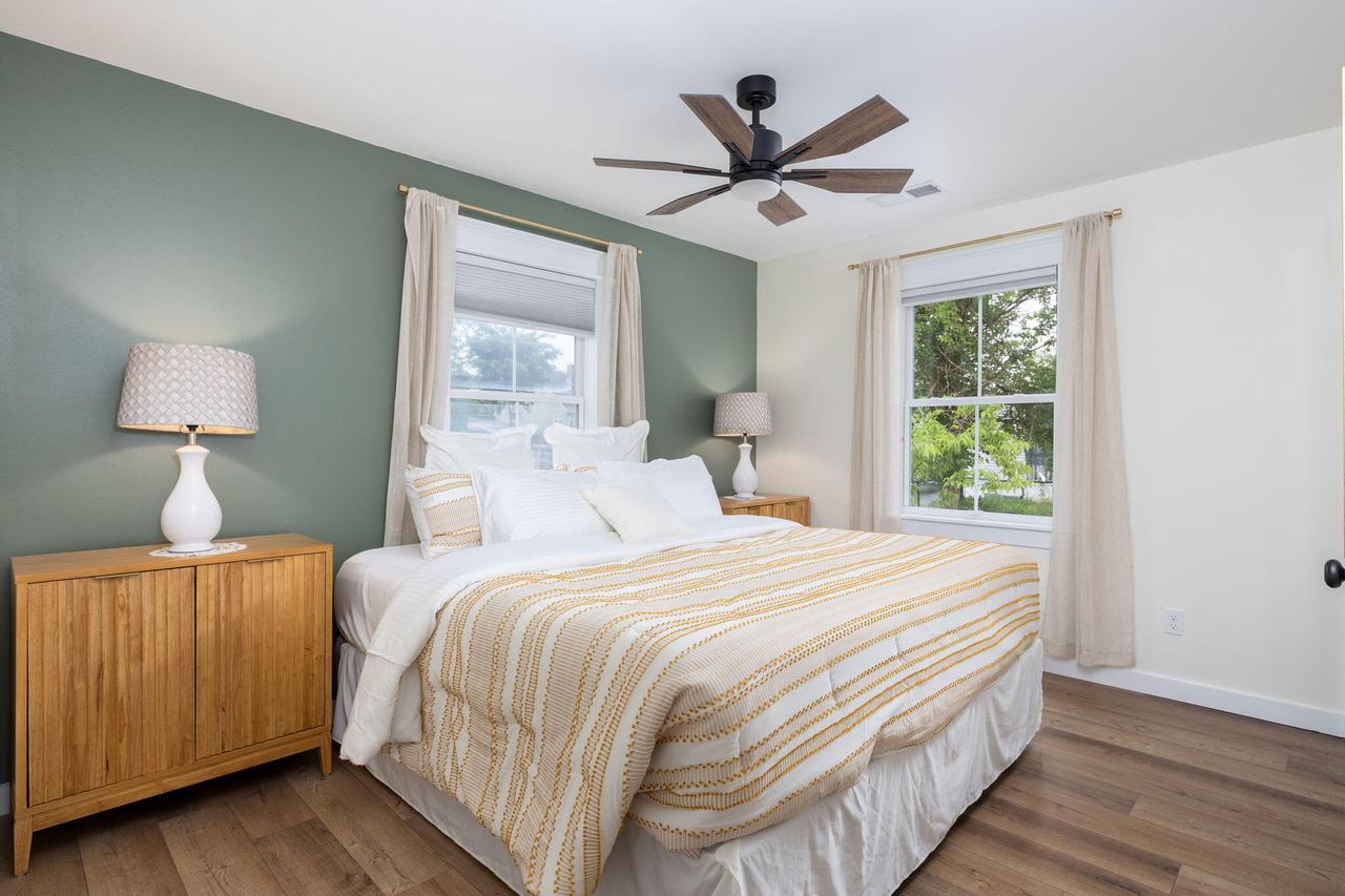 917 East Ave S AVENUE