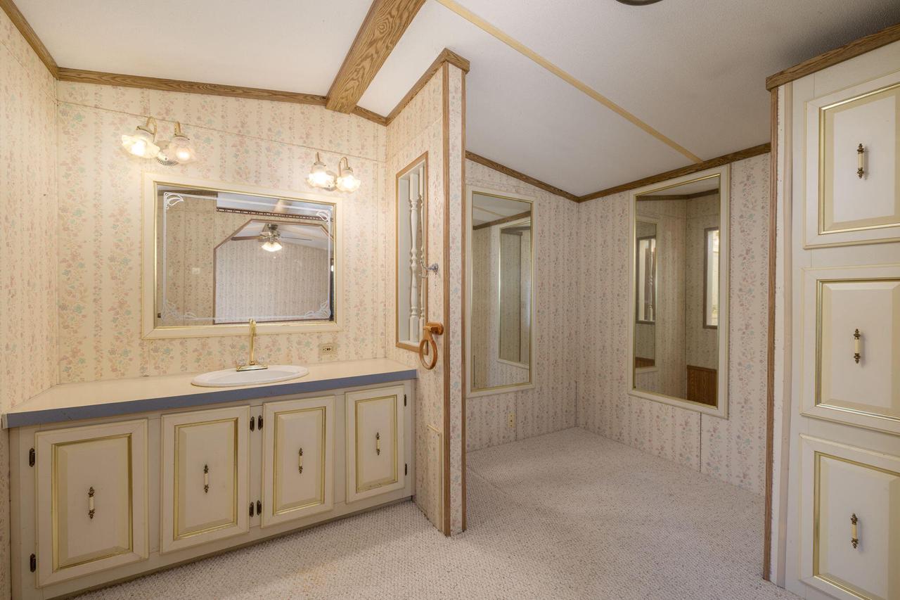 403 Green Acres AVENUE