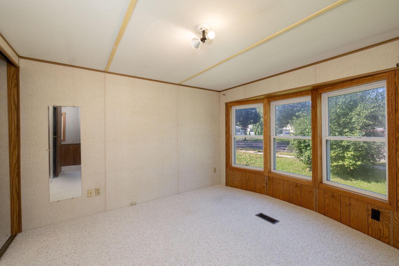 403 Green Acres AVENUE