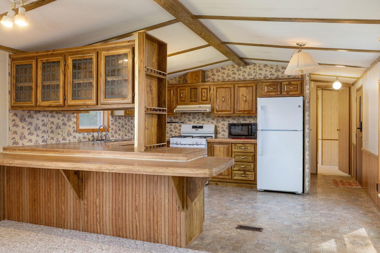 403 Green Acres AVENUE