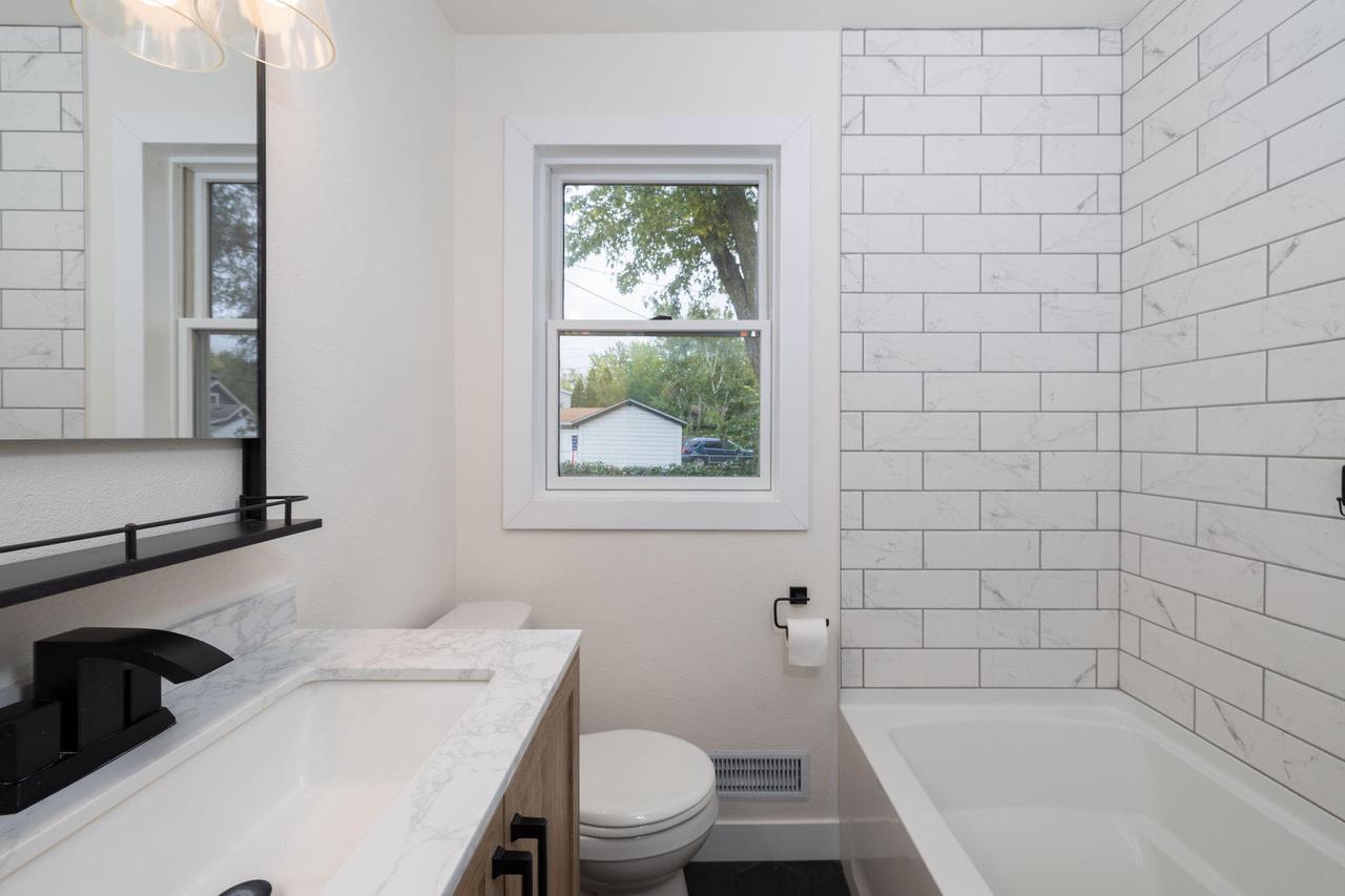 212 5th AVENUE NORTH North