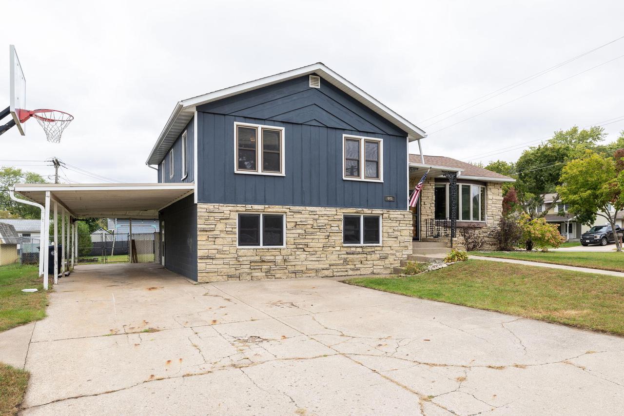 645 12th AVENUE NORTH North