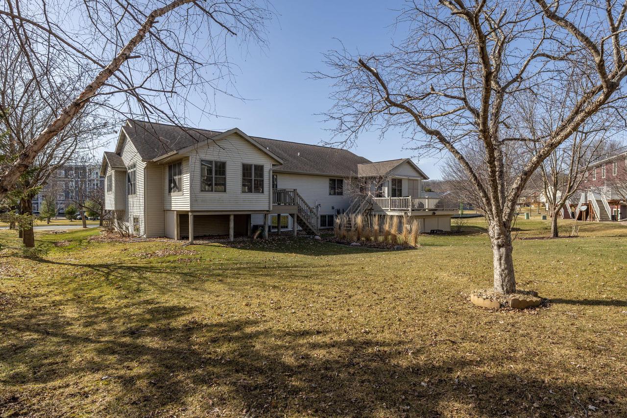 3767 Emerald DRIVE EAST East