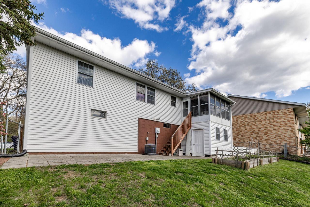 629 Hanson COURT