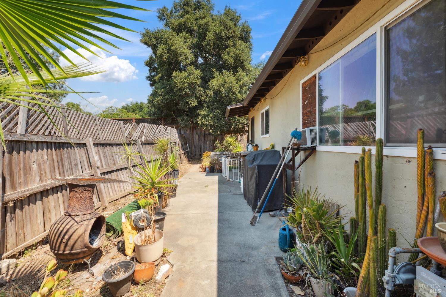 147-149 Buena Vida Ct