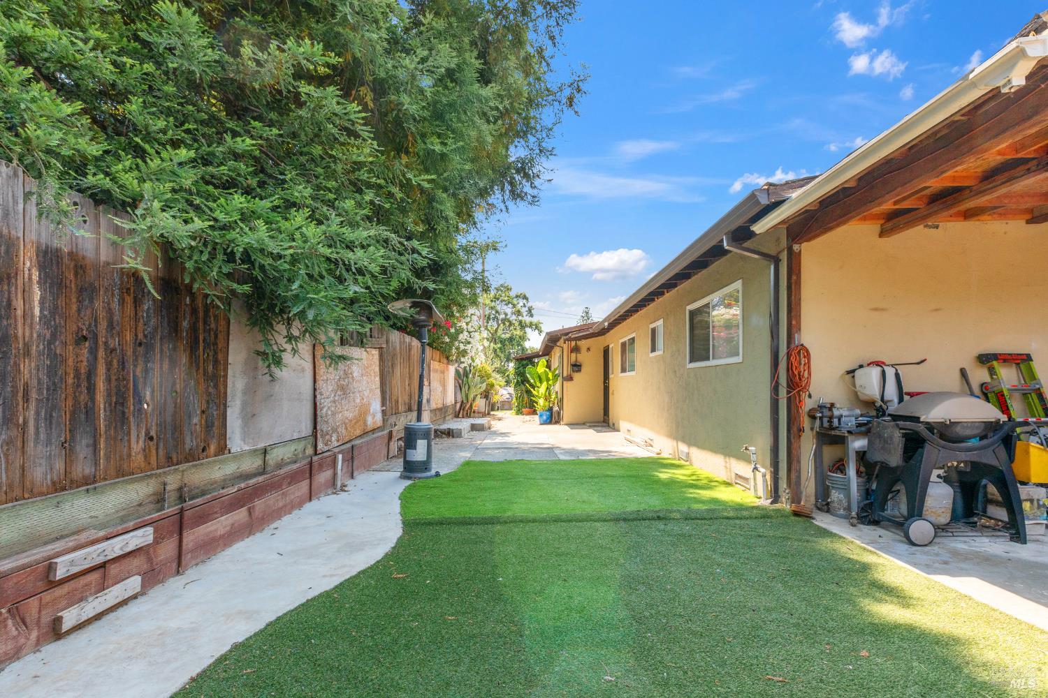 147-149 Buena Vida Ct