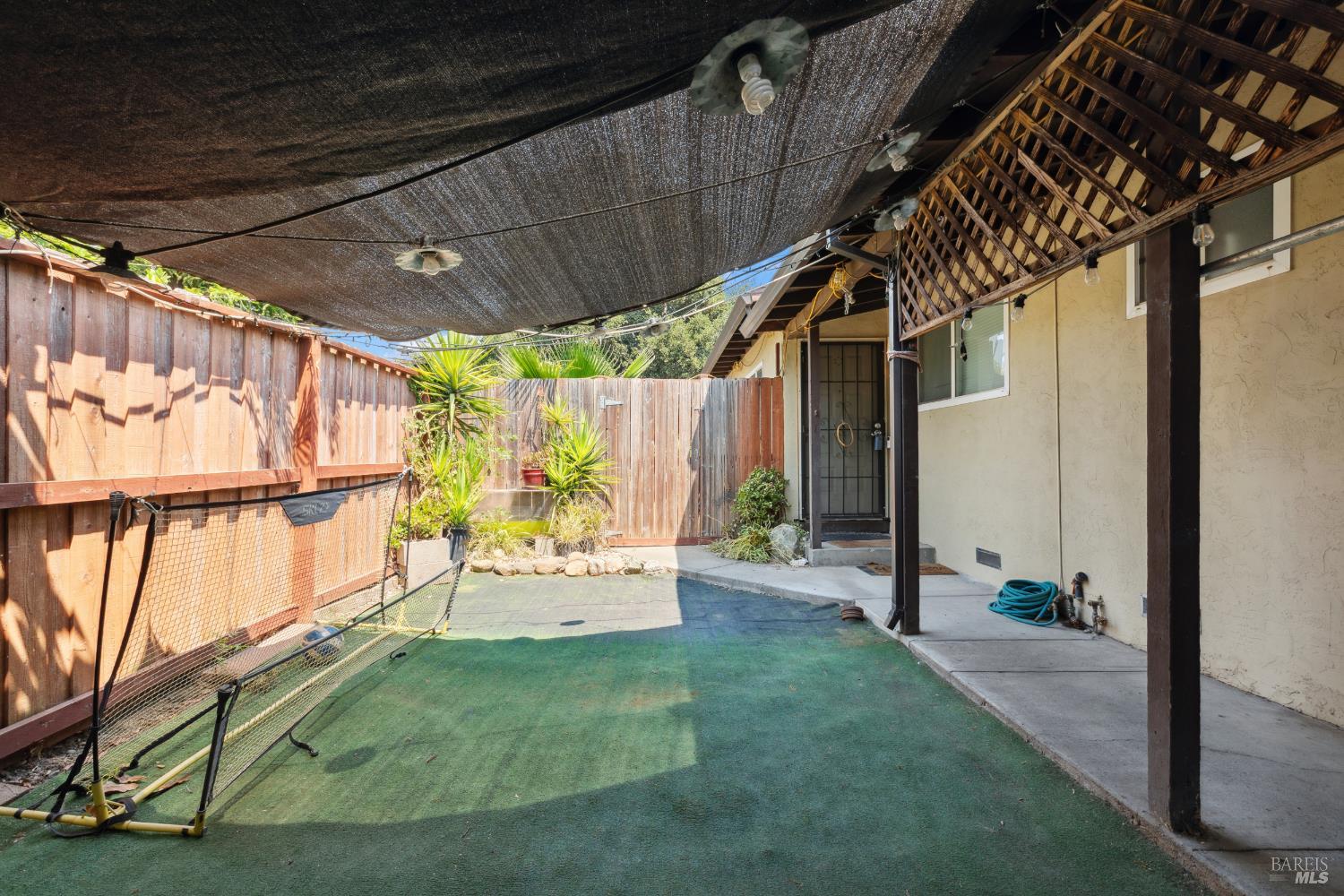 147-149 Buena Vida Ct