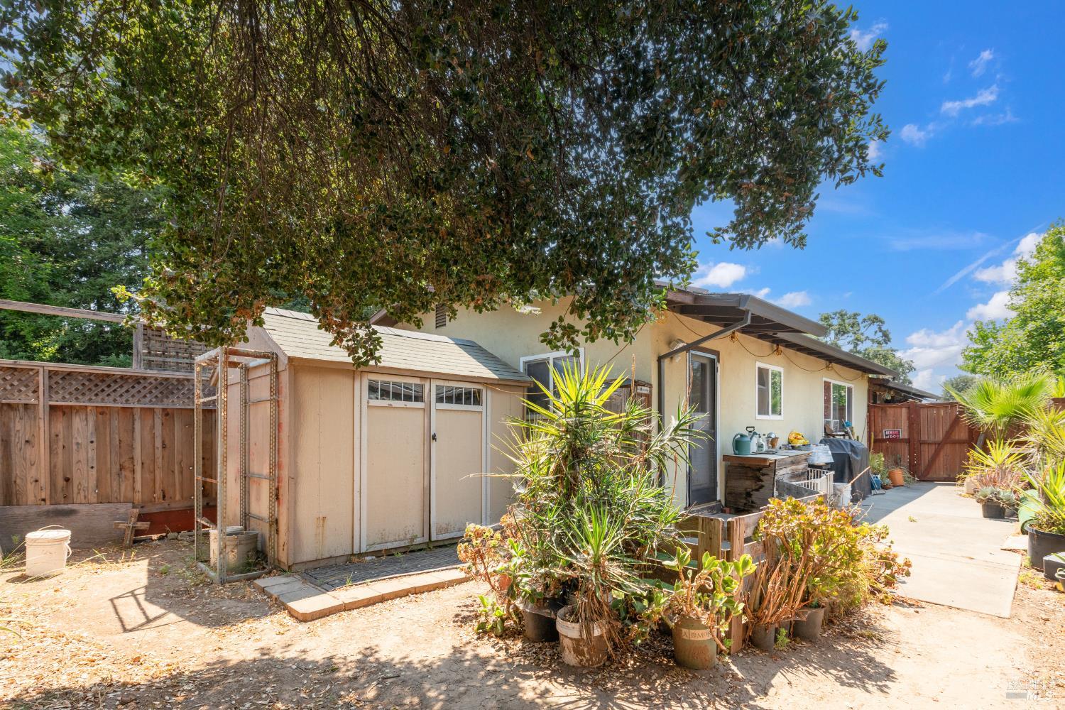 147-149 Buena Vida Ct