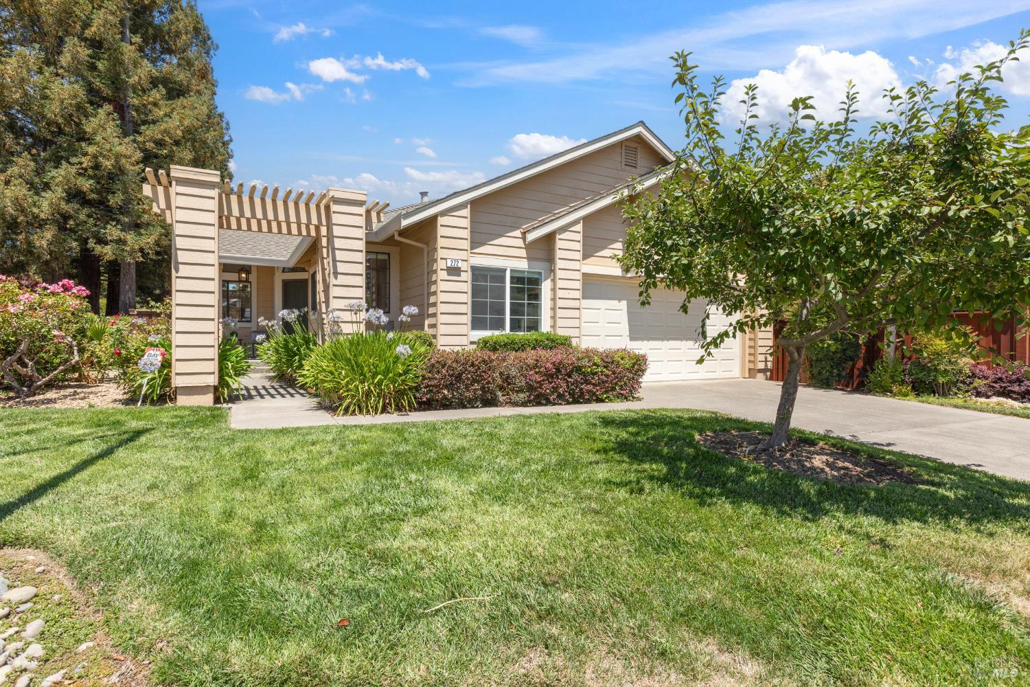 272 S Temelec Cir