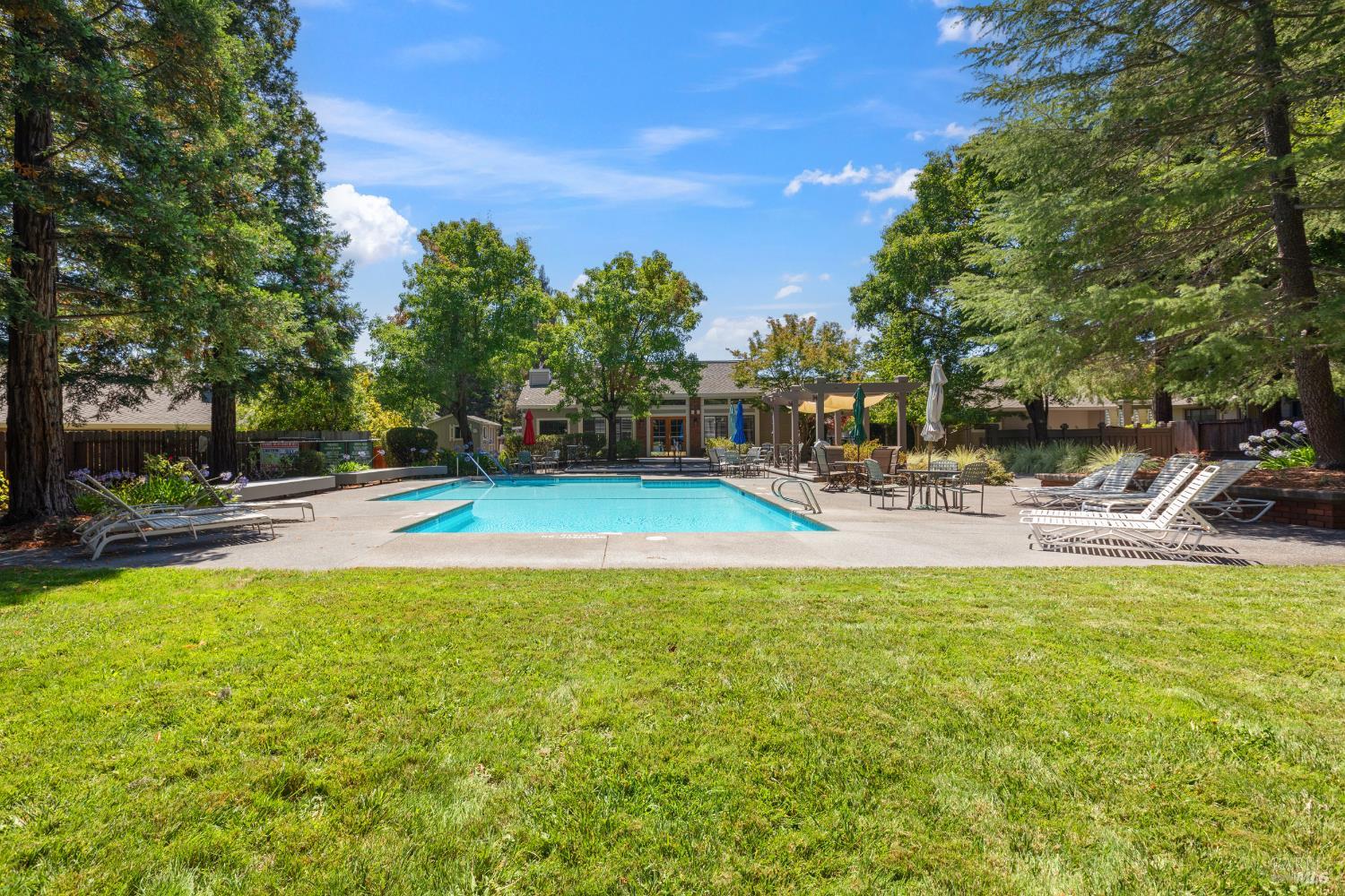 272 S Temelec Cir