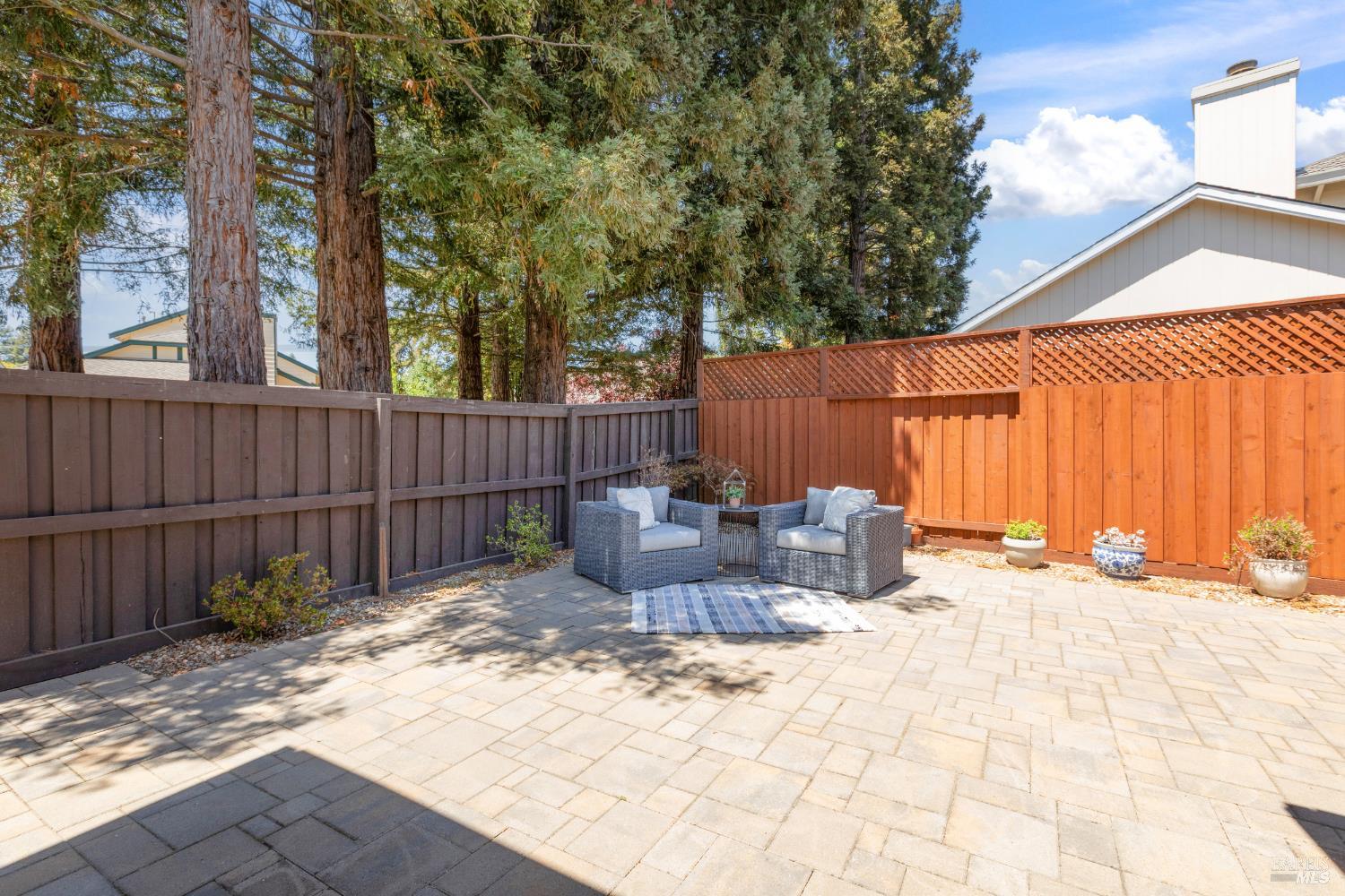 272 S Temelec Cir