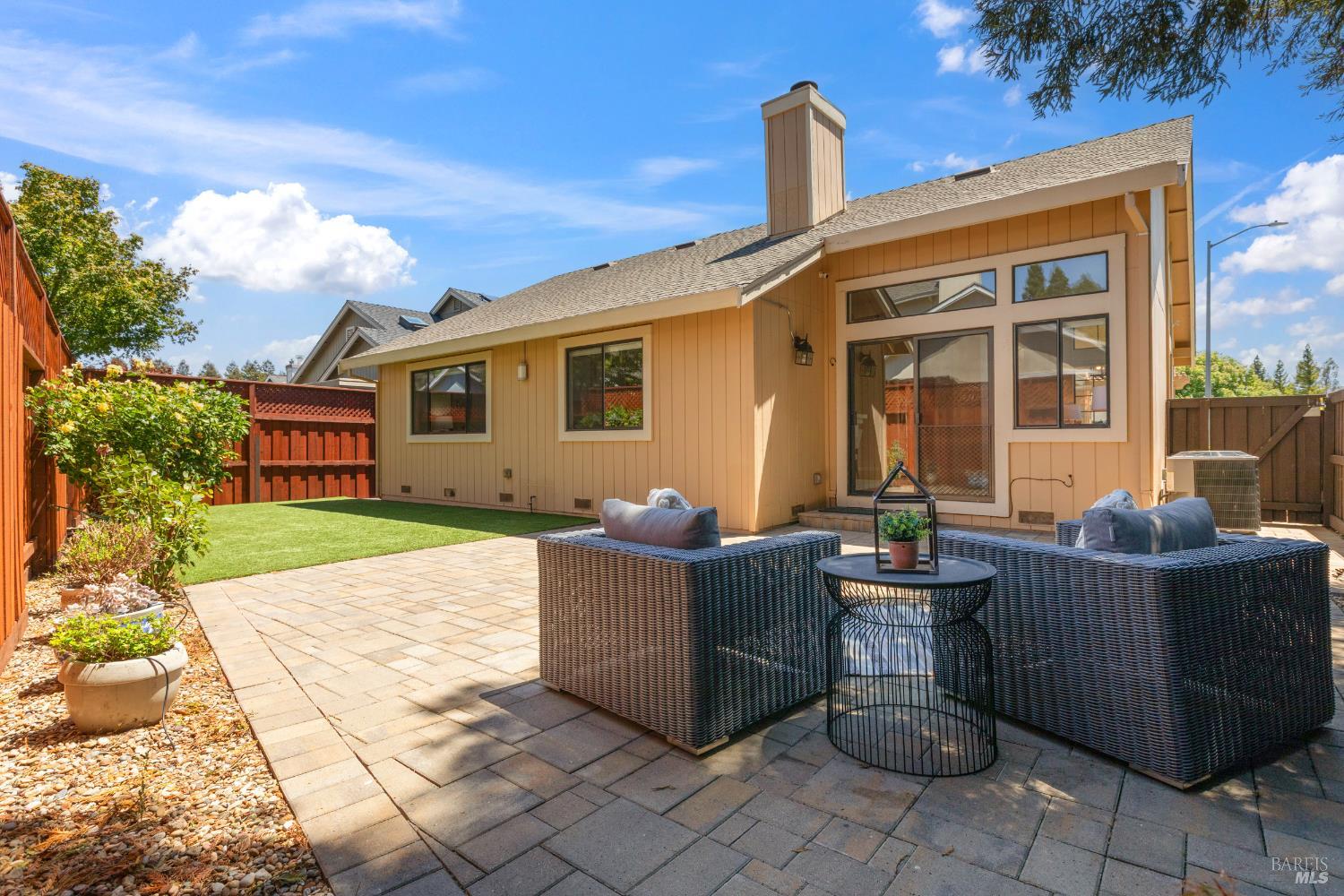 272 S Temelec Cir