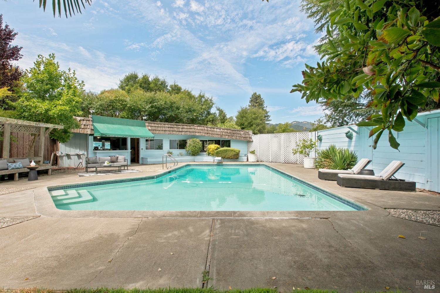 1045 Solano Avenue