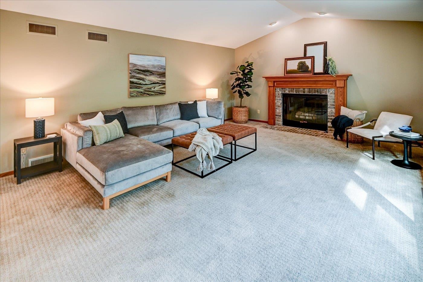 950 Sauk Ridge Trail