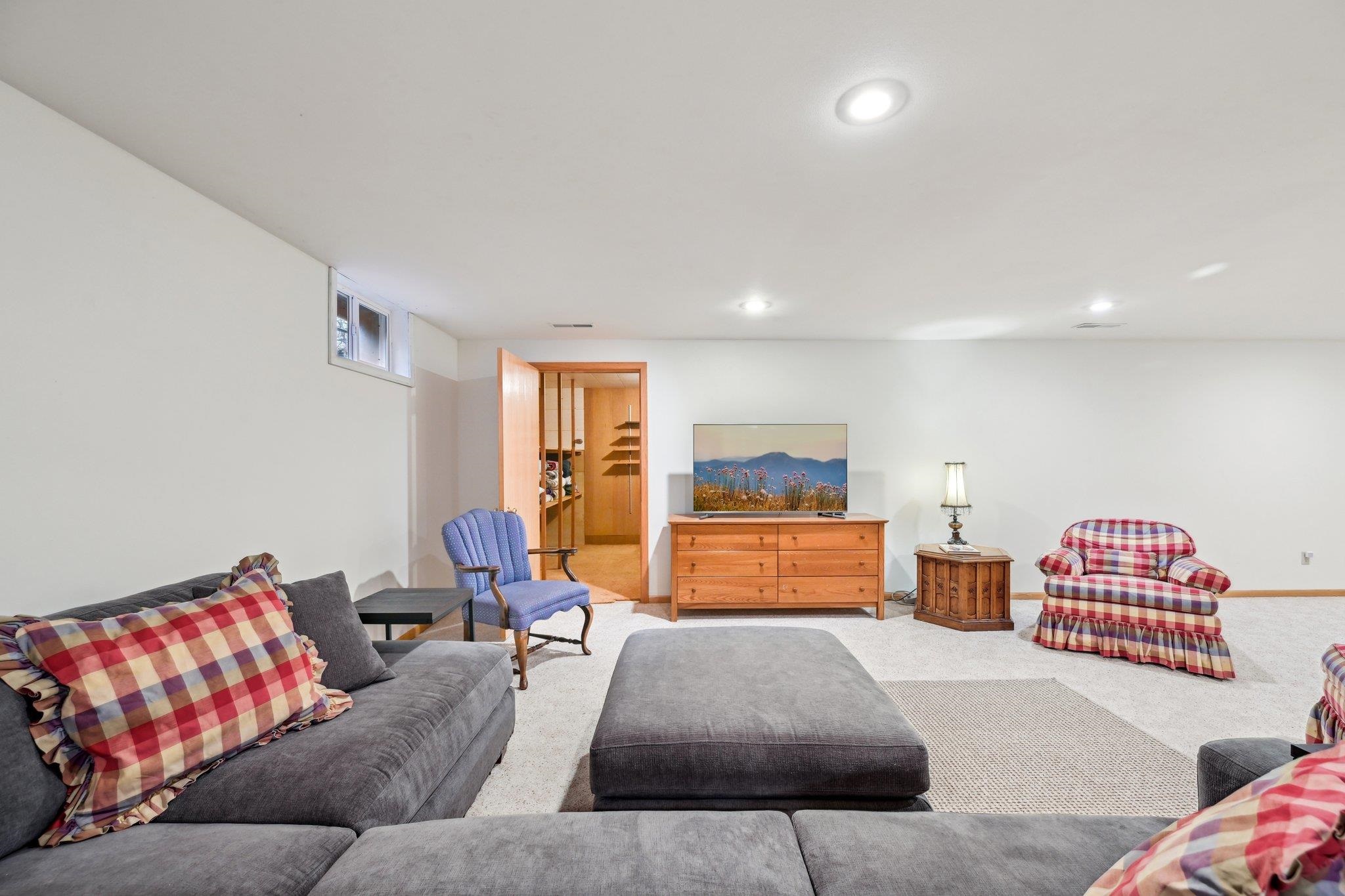 6643 Columbus Drive