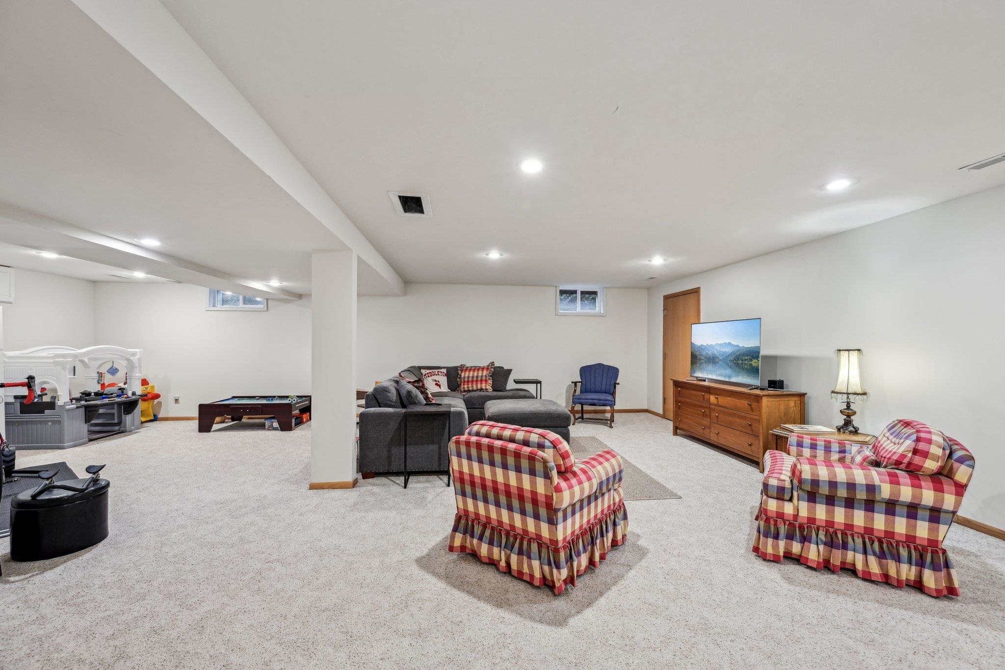 6643 Columbus Drive