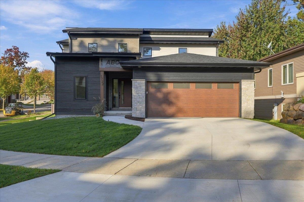 1722 Sawtooth Lane