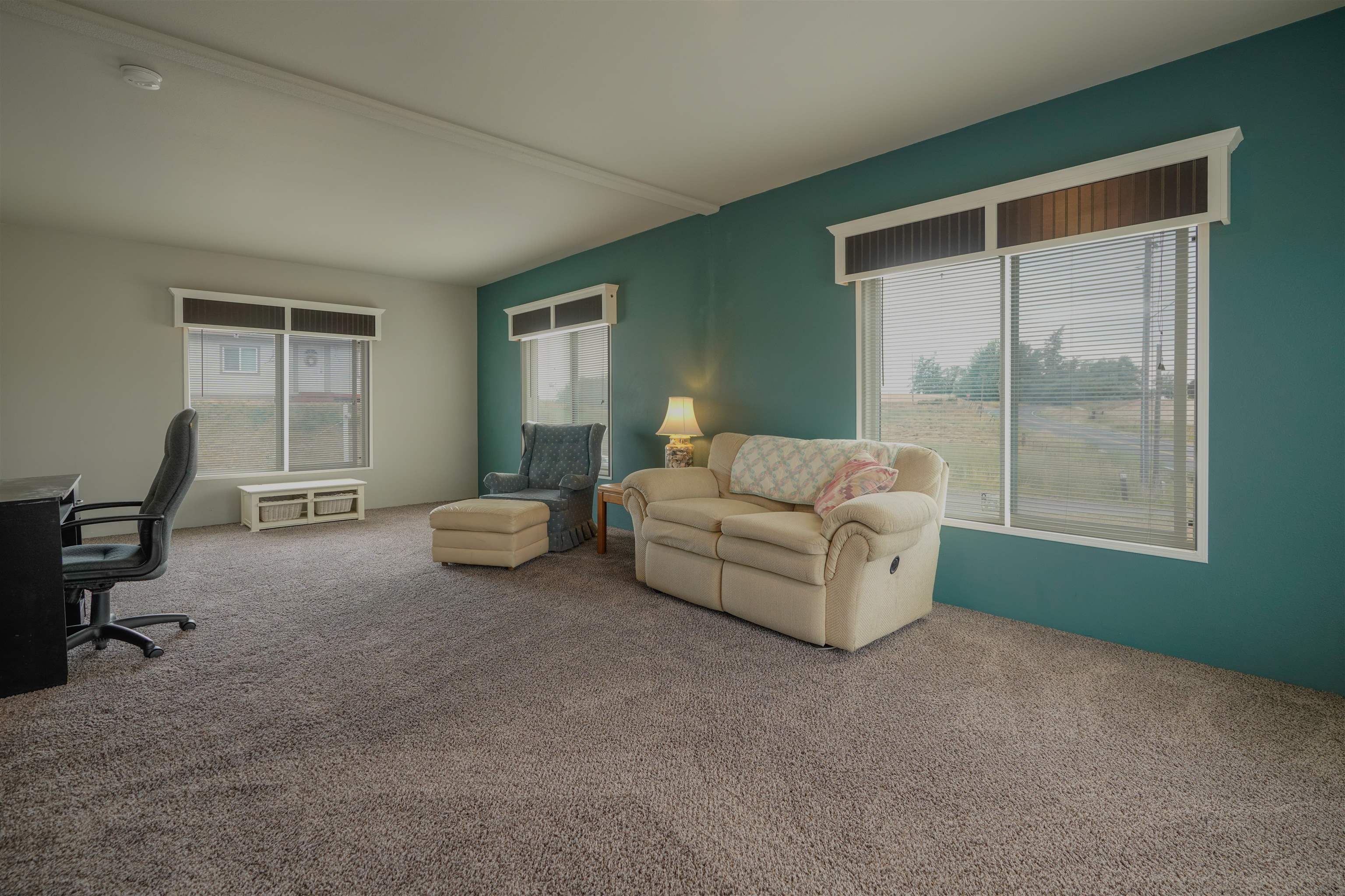 613 W Marll Ct