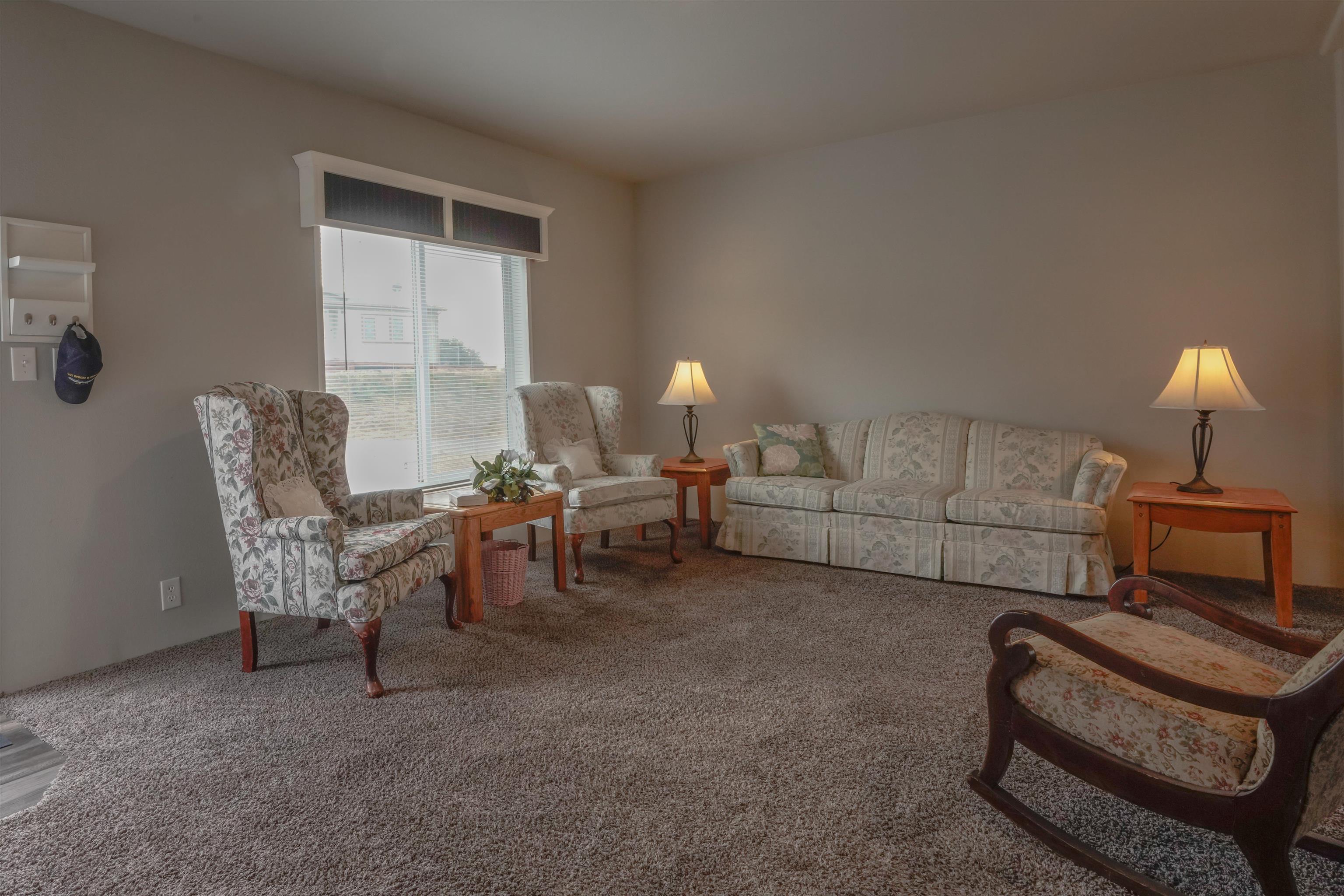 613 W Marll Ct