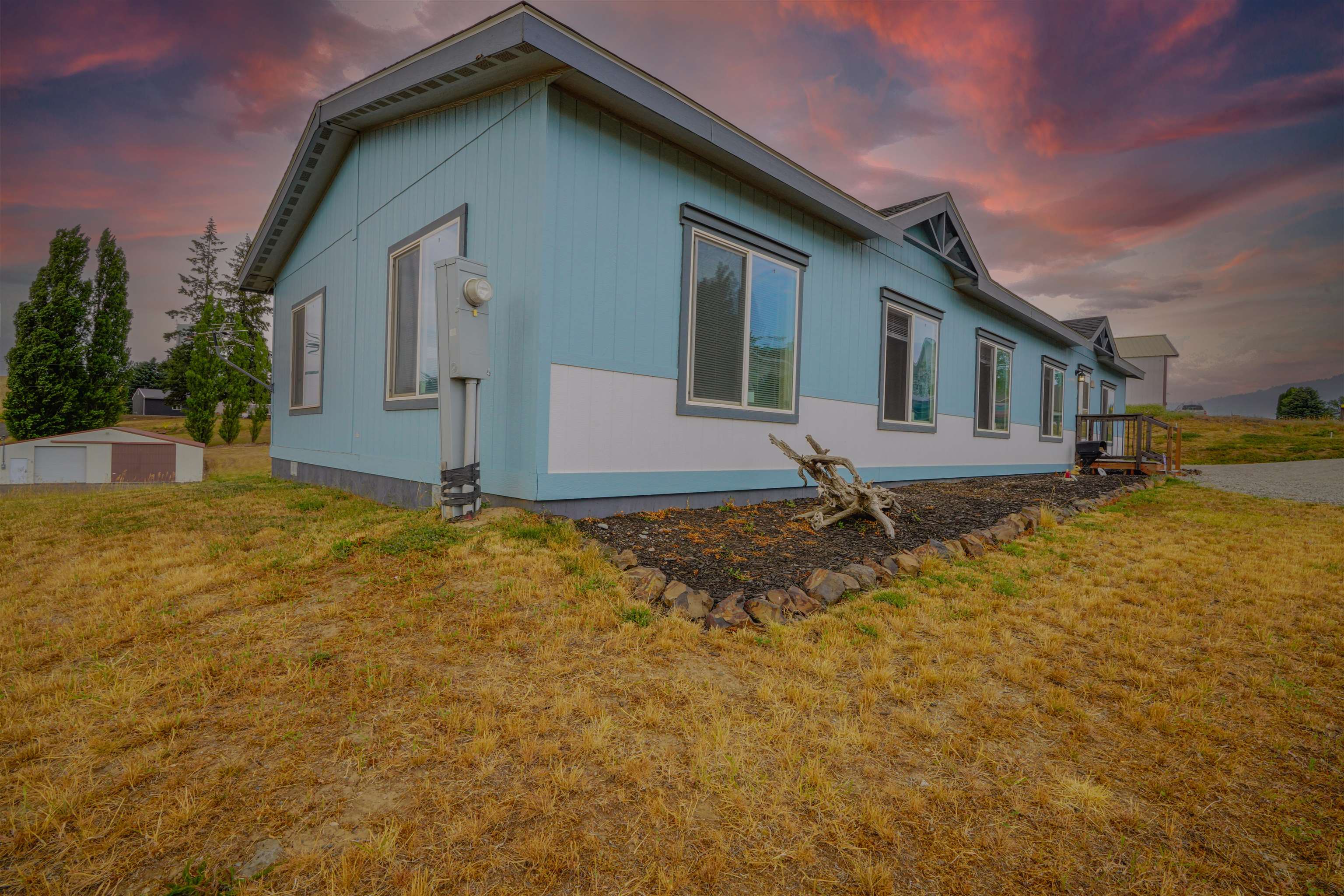 613 W Marll Ct
