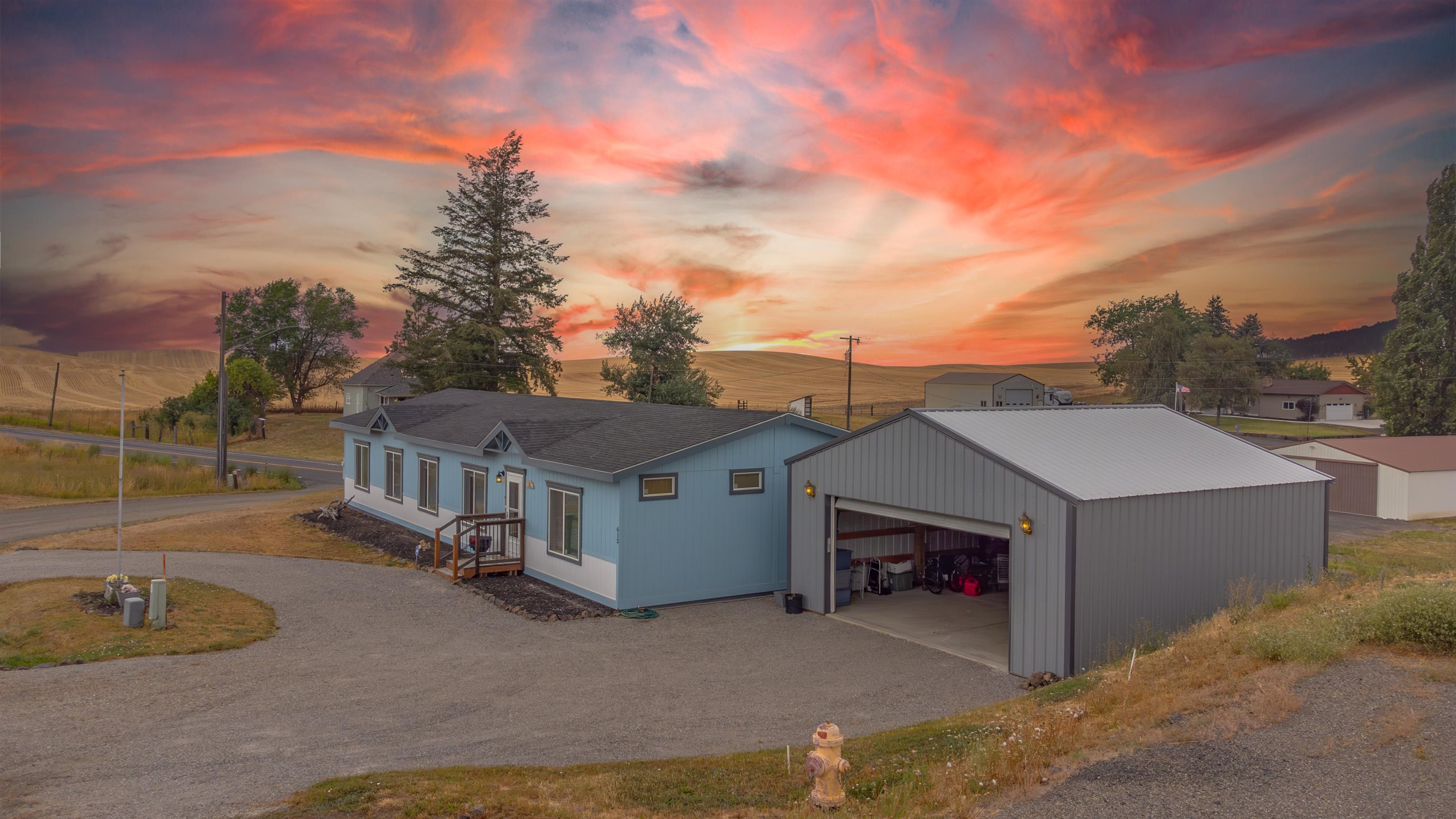 613 W Marll Ct