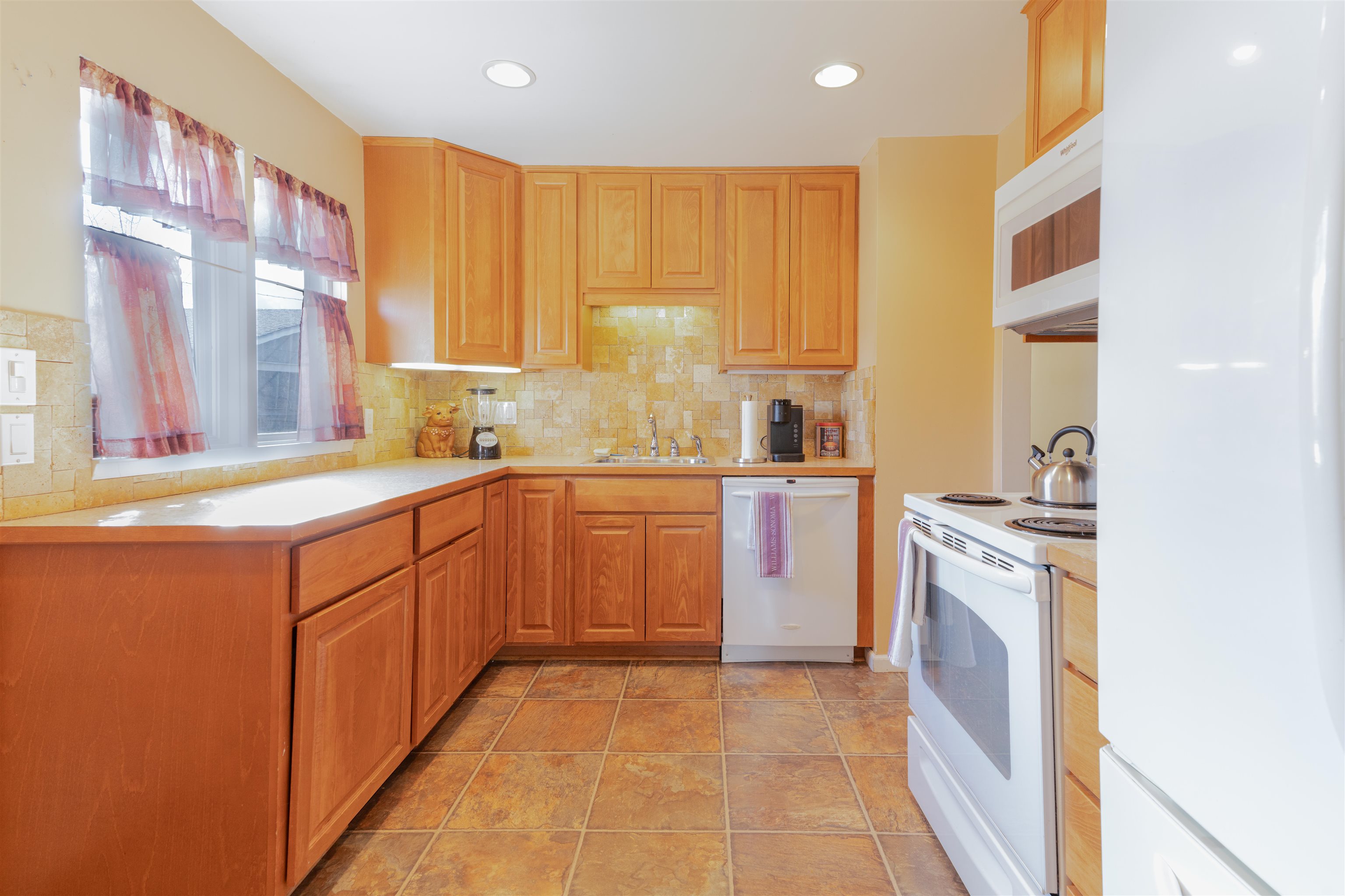 1103 W Decatur Ave