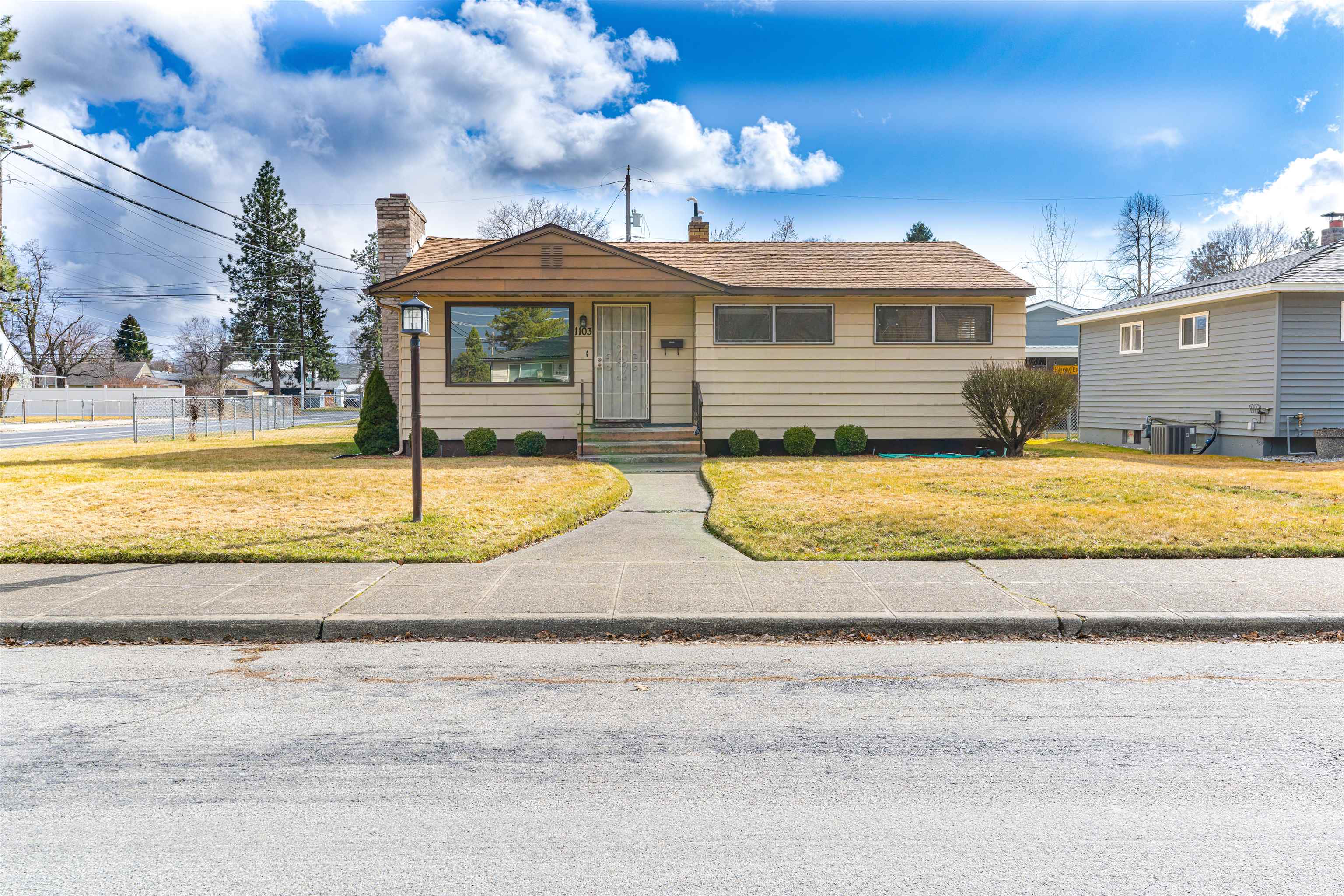 1103 W Decatur Ave