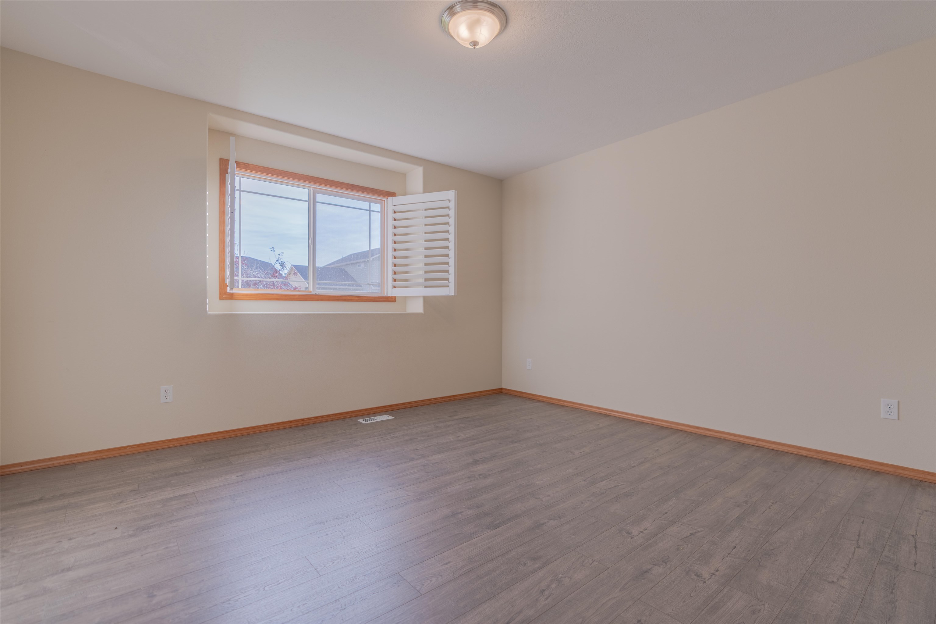 11722 E Jackson Ln
