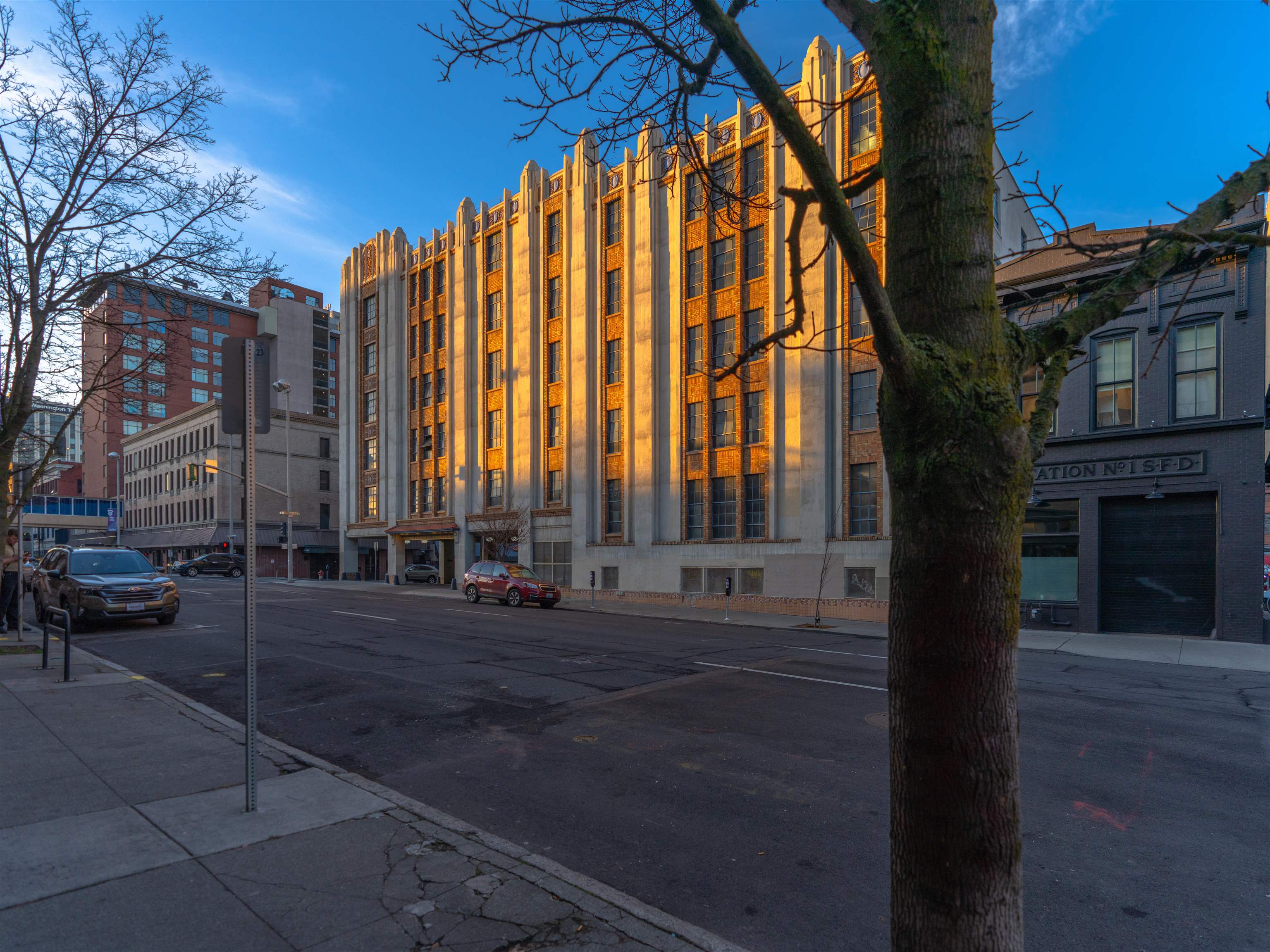 417 W 1st Ave