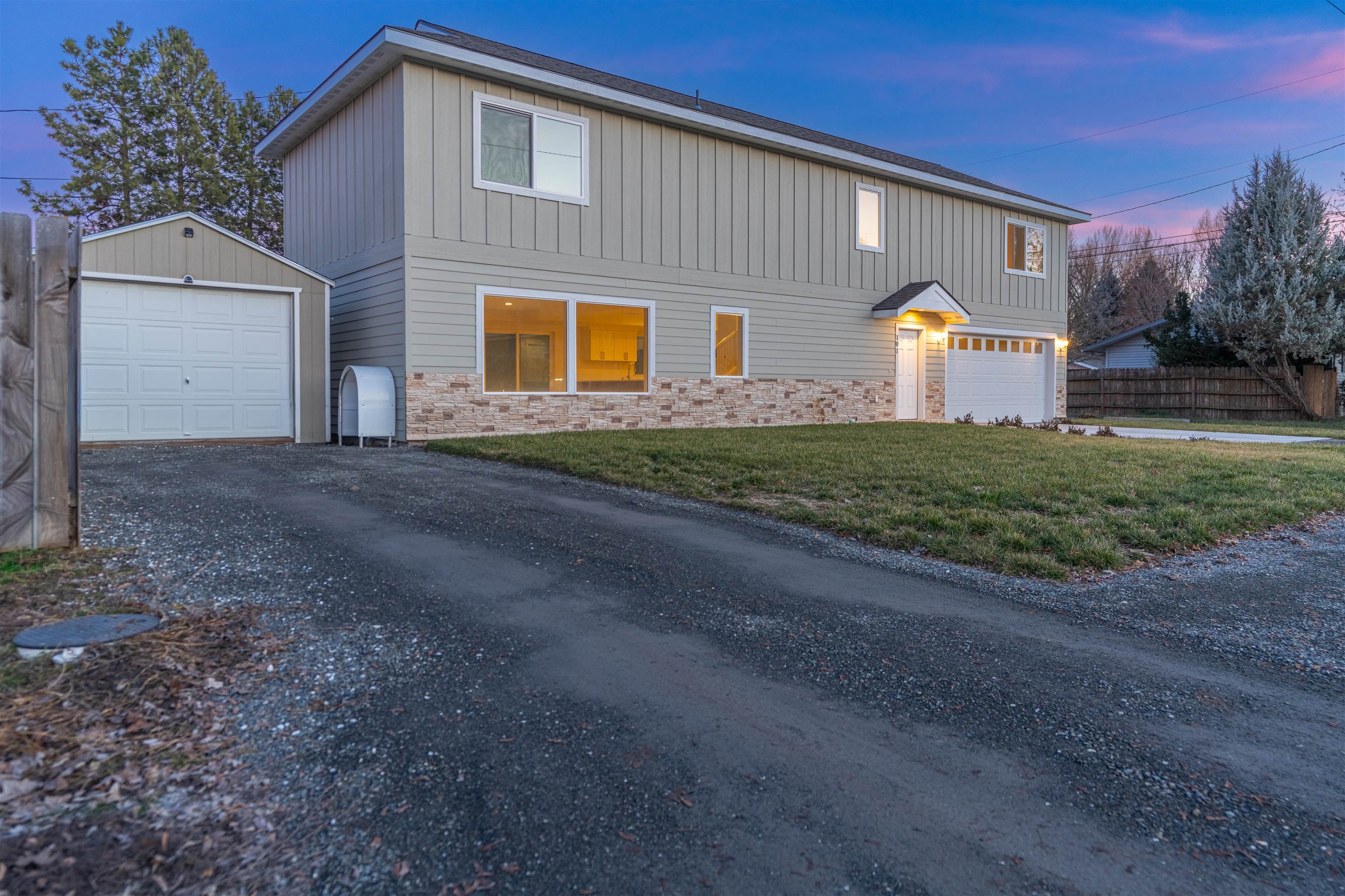 101 S West St & 915 W Main Ave 