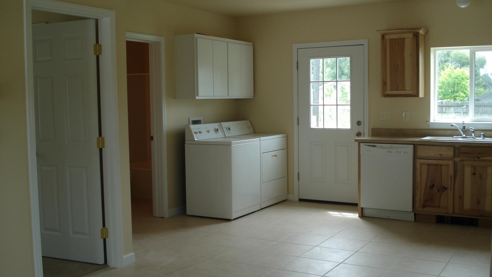 101 S West St & 915 W Main Ave 