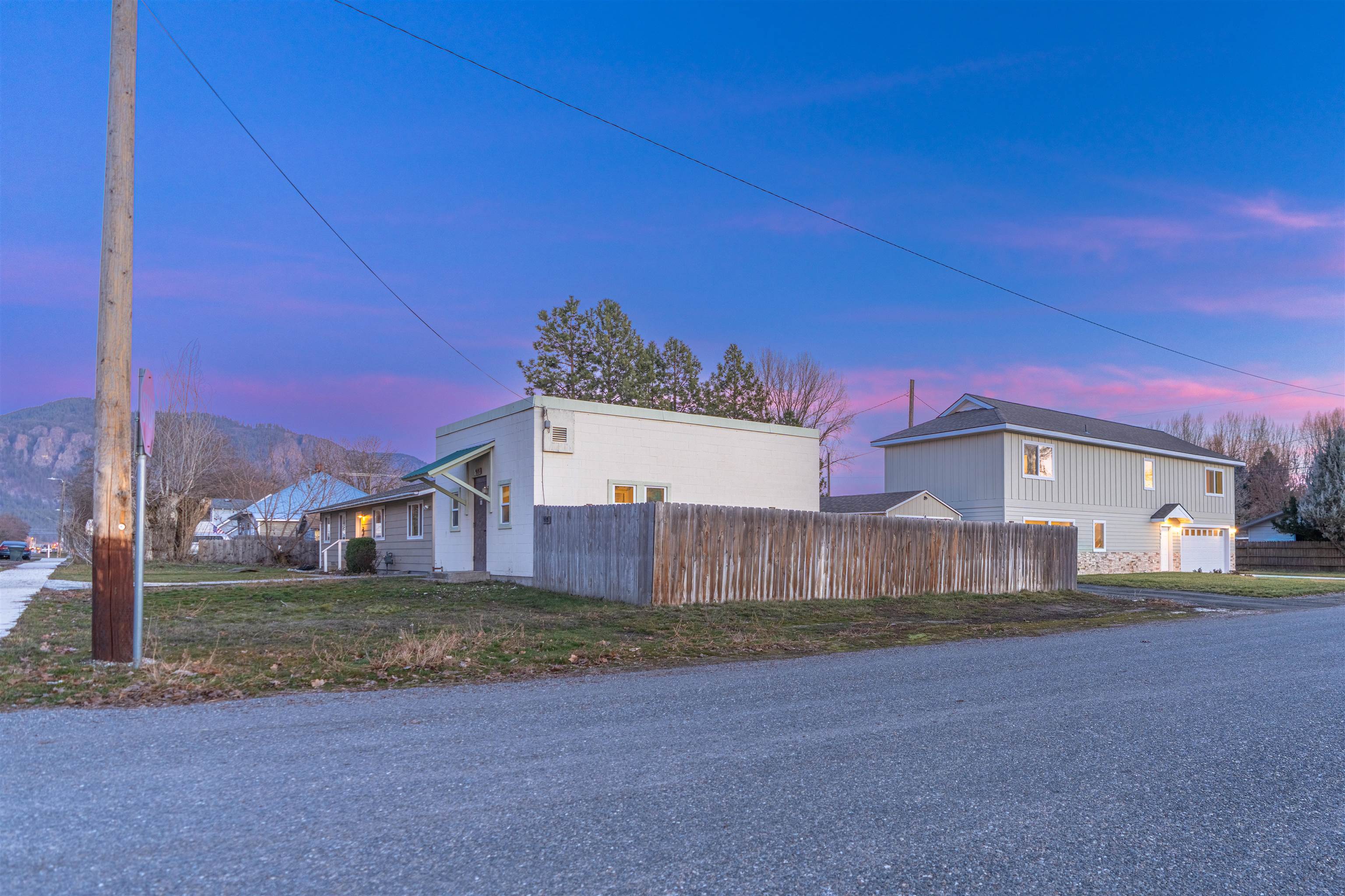 101 S West St & 915 W Main Ave 