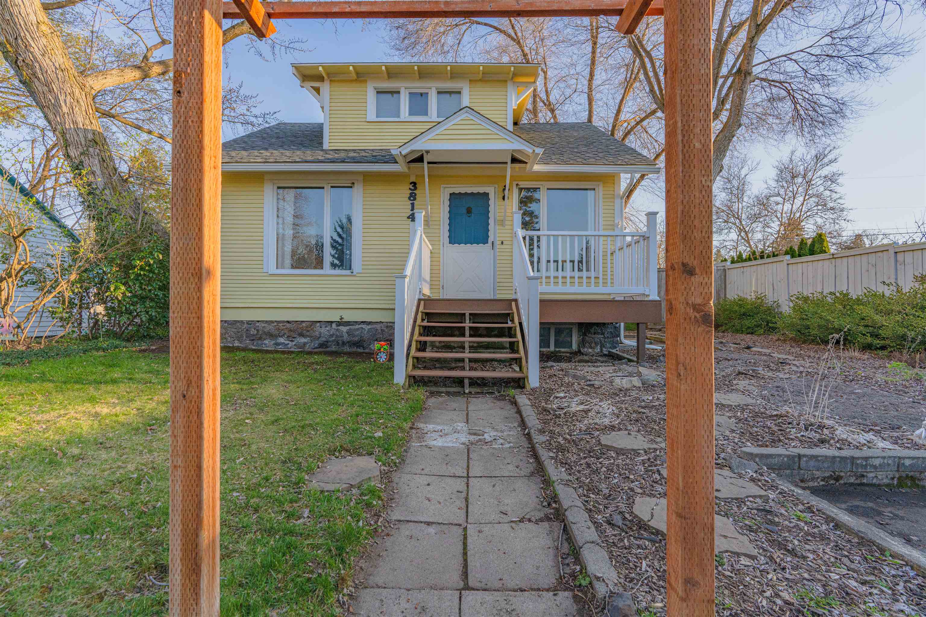 3814 E 9th Ave