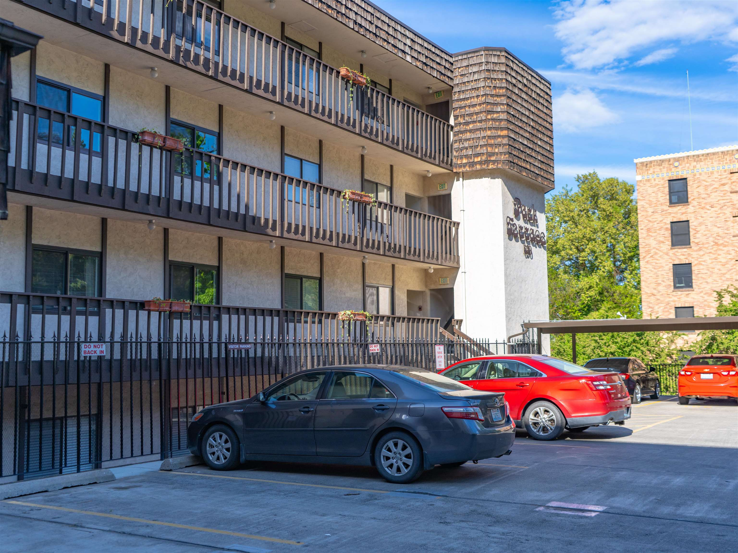 620 W 7th Ave