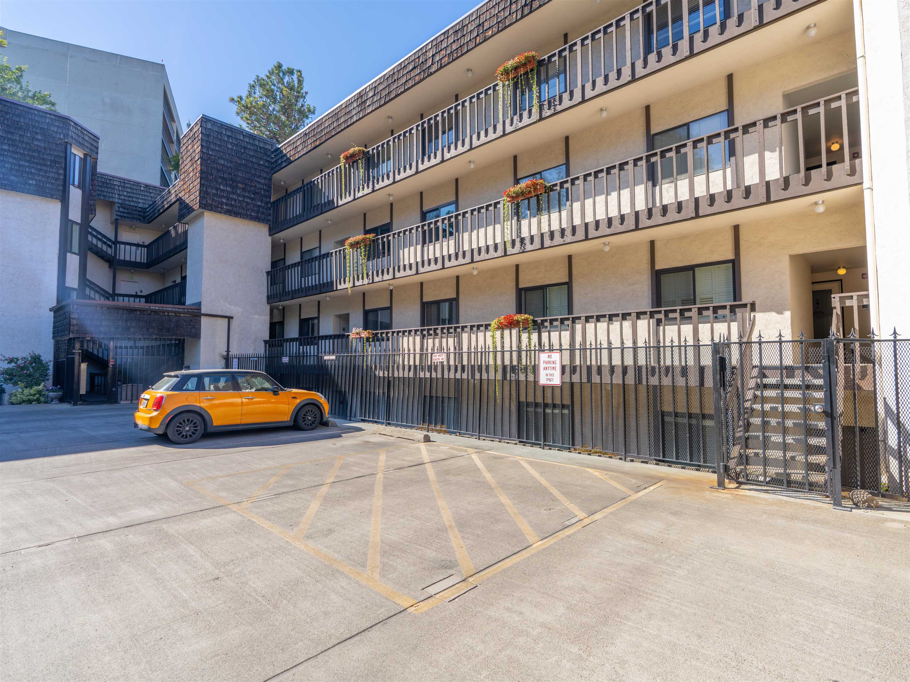 620 W 7th Ave