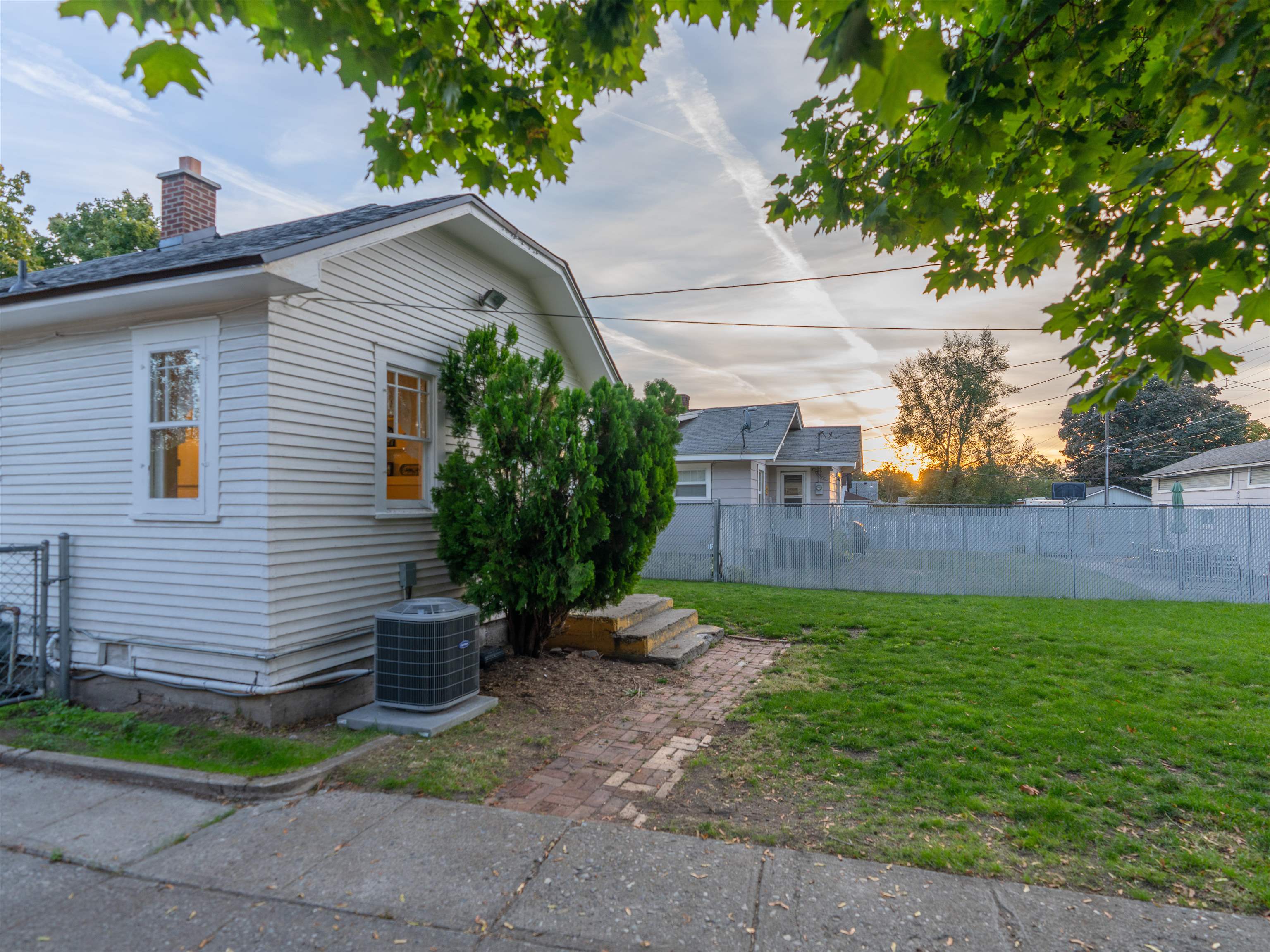 724 E Broad Ave