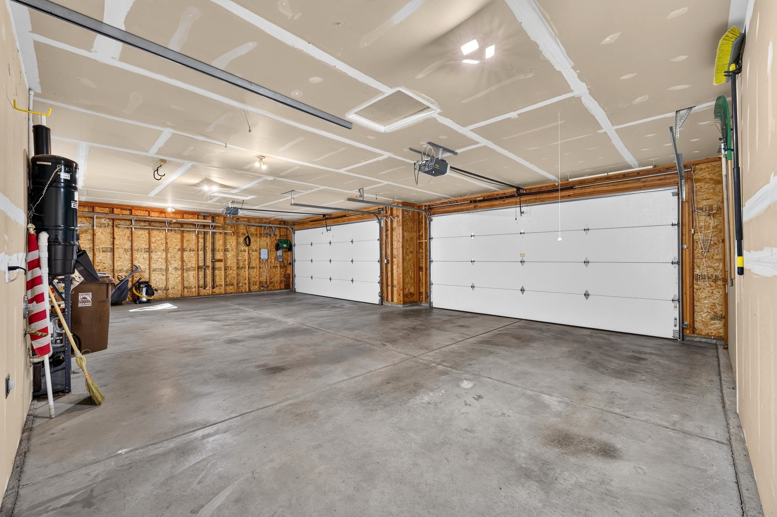 1306 E Blackwood Ln