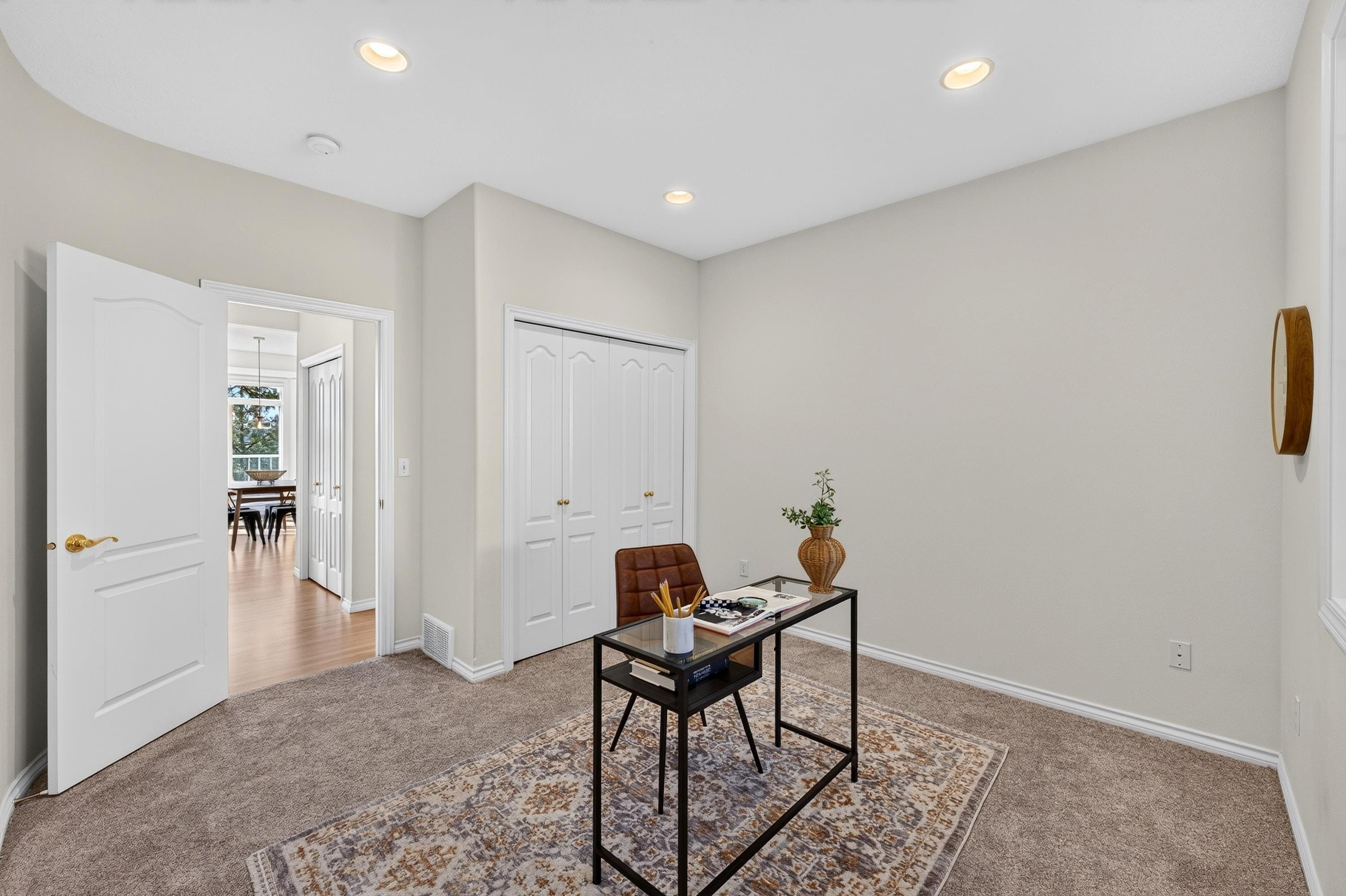 1306 E Blackwood Ln