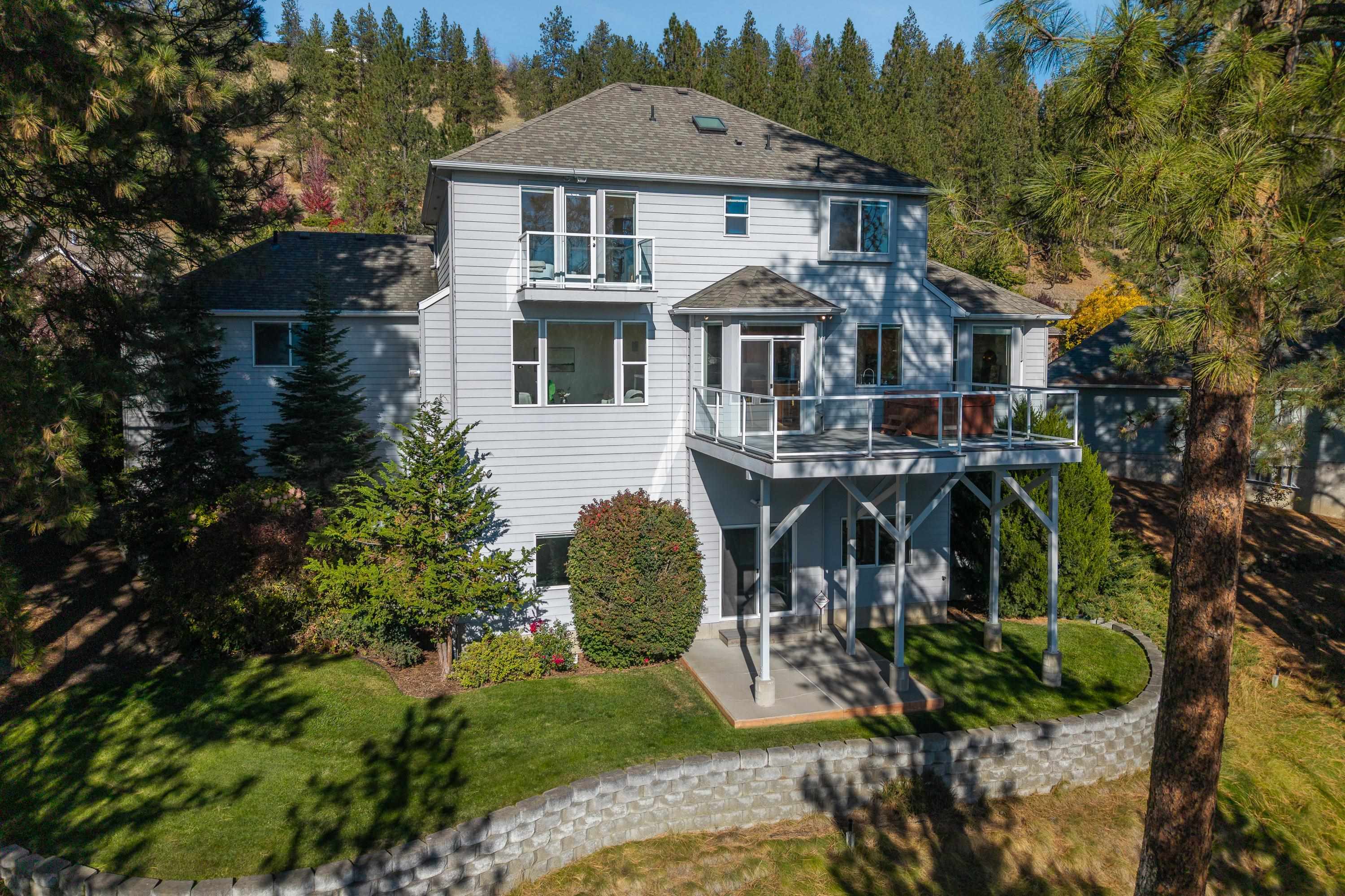 1306 E Blackwood Ln