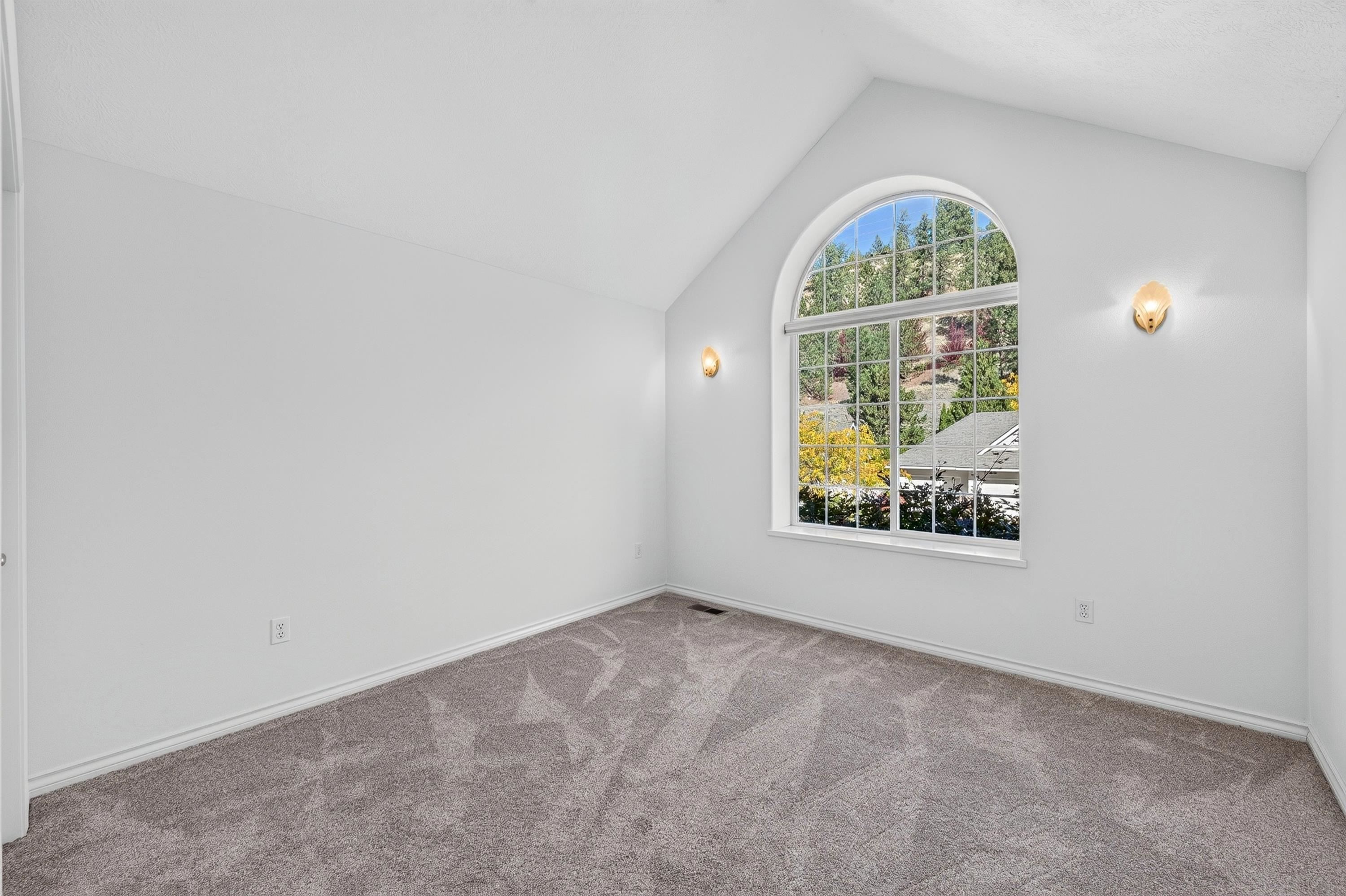 1306 E Blackwood Ln