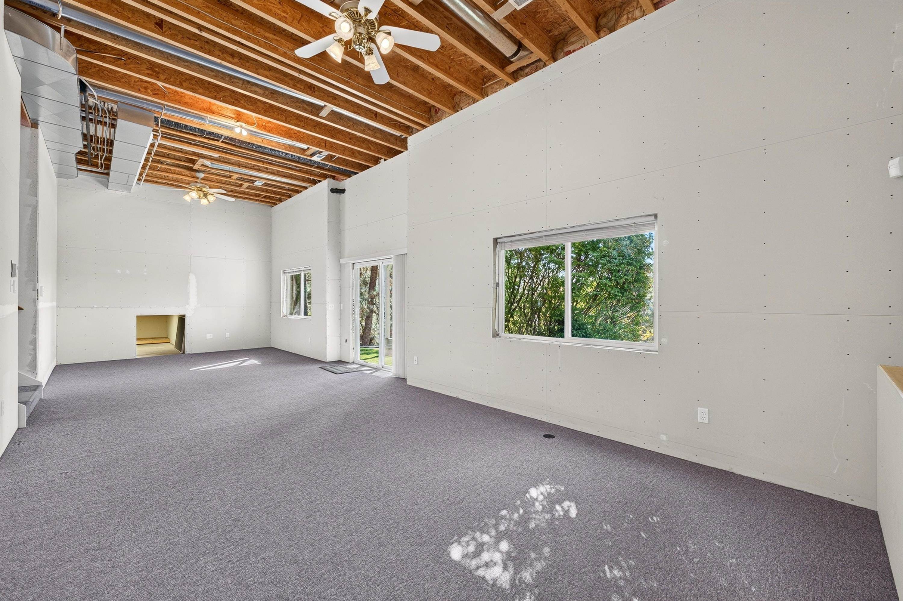1306 E Blackwood Ln