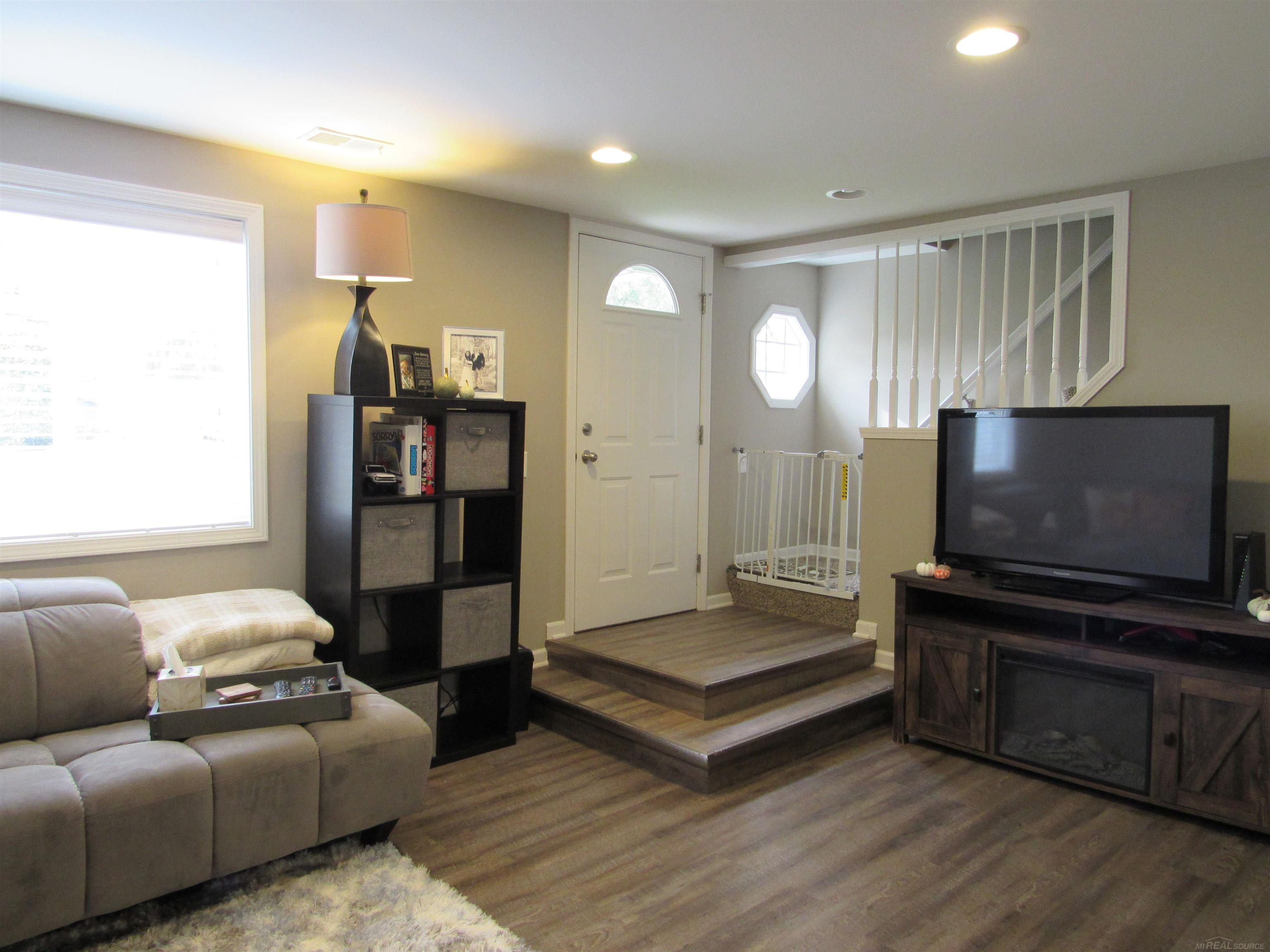 23825 Lynnhurst Street