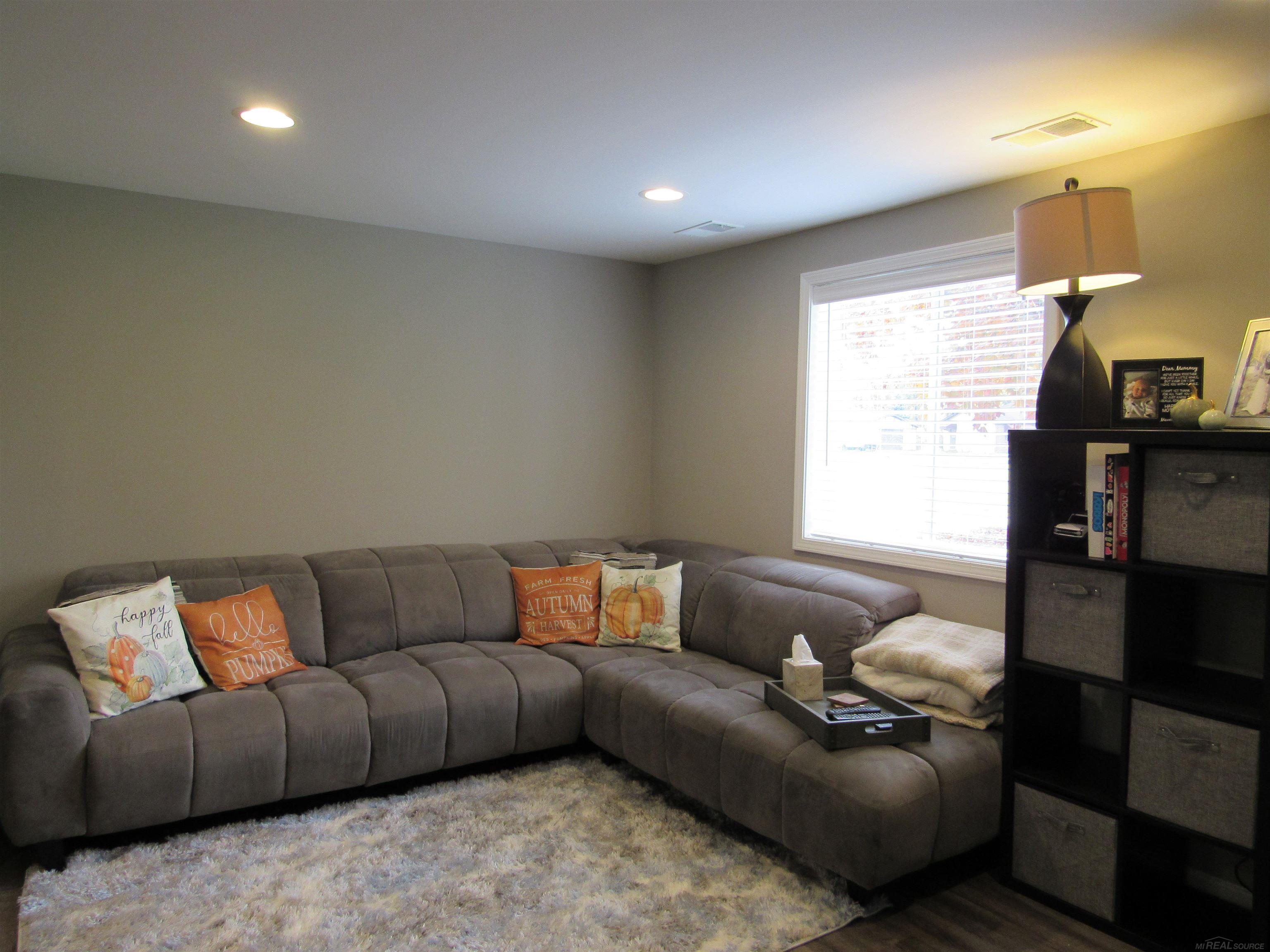 23825 Lynnhurst Street