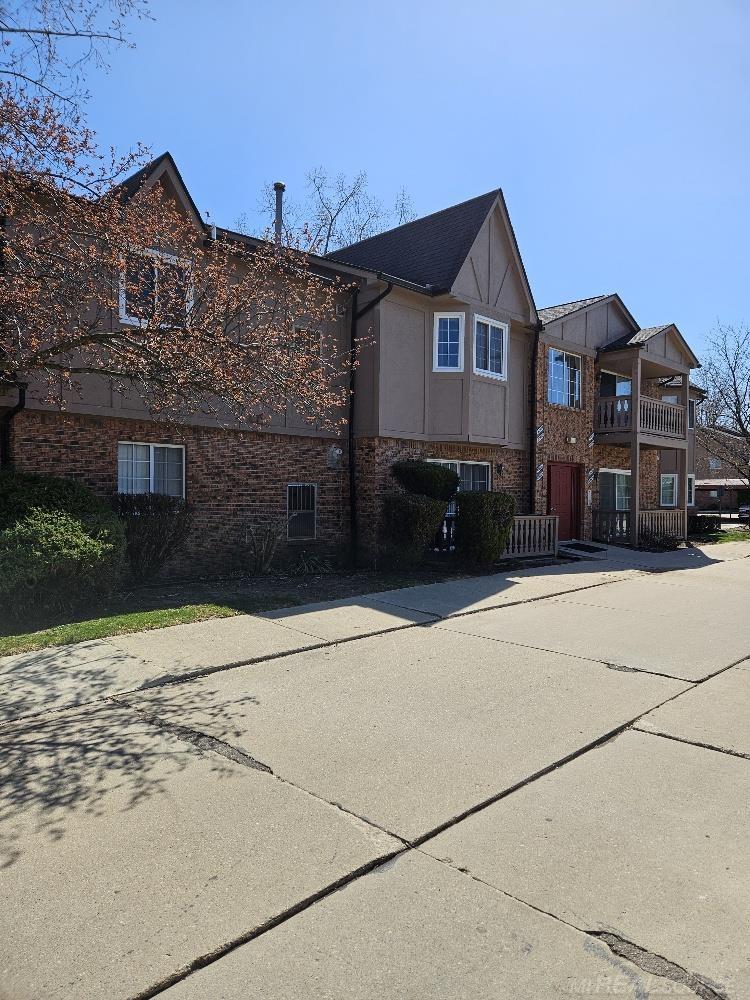 30618 Oakridge Manor Street