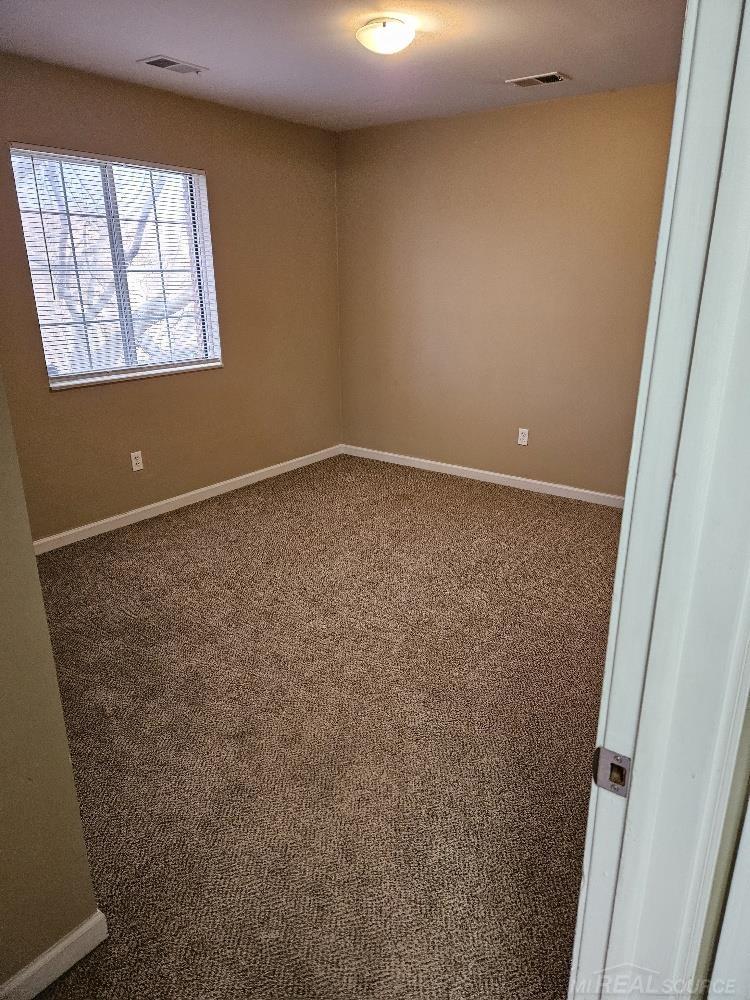 30618 Oakridge Manor Street