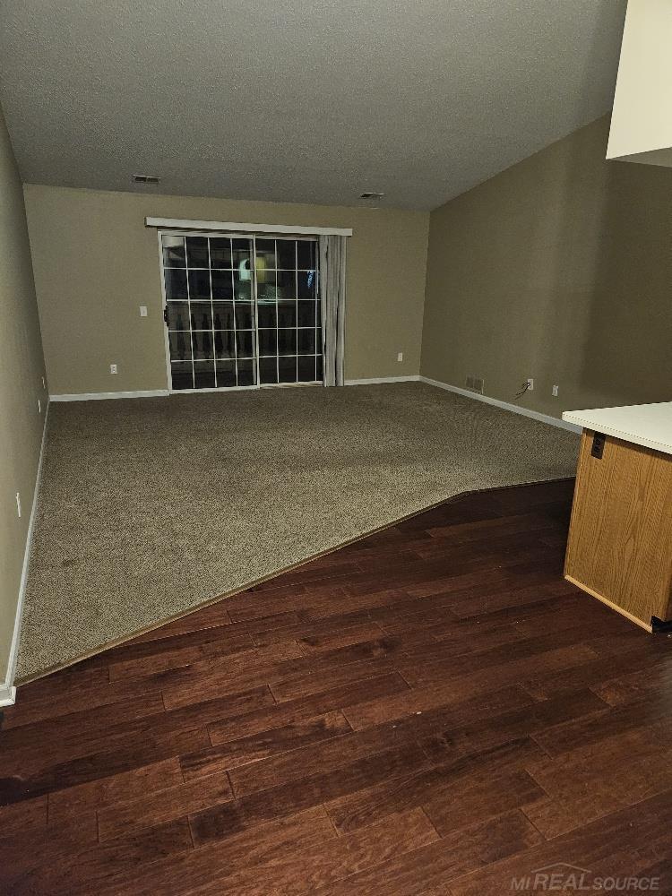 30618 Oakridge Manor Street