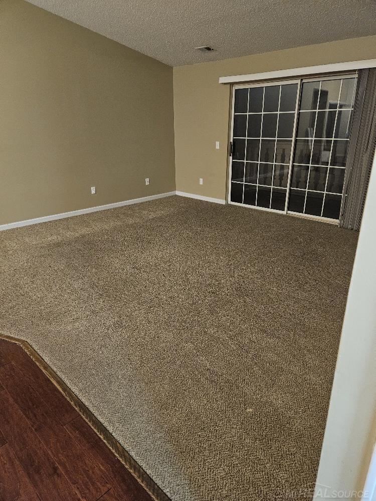 30618 Oakridge Manor Street